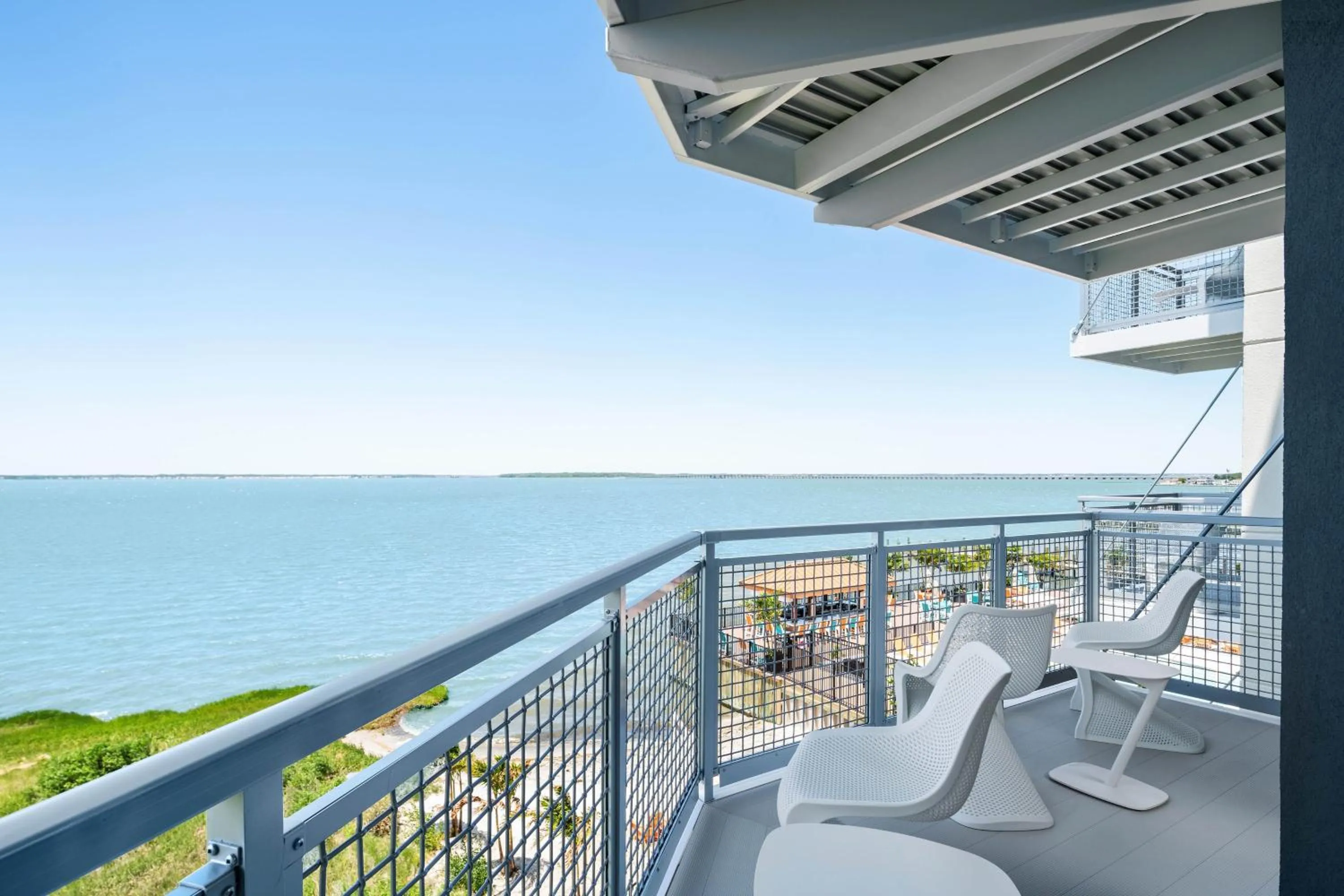 Photo of the whole room in Aloft Ocean City