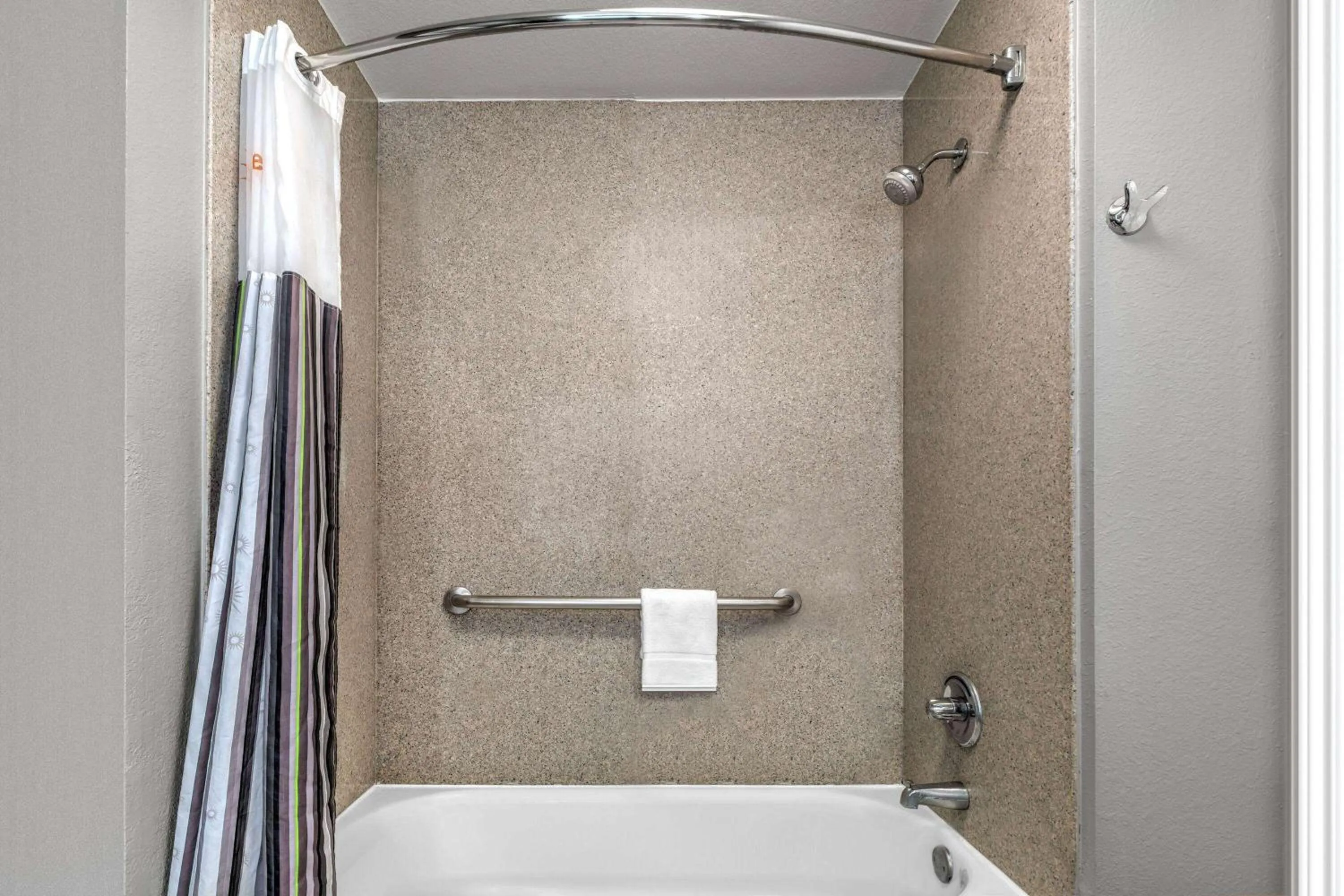 TV and multimedia in La Quinta by Wyndham Belton - Temple South