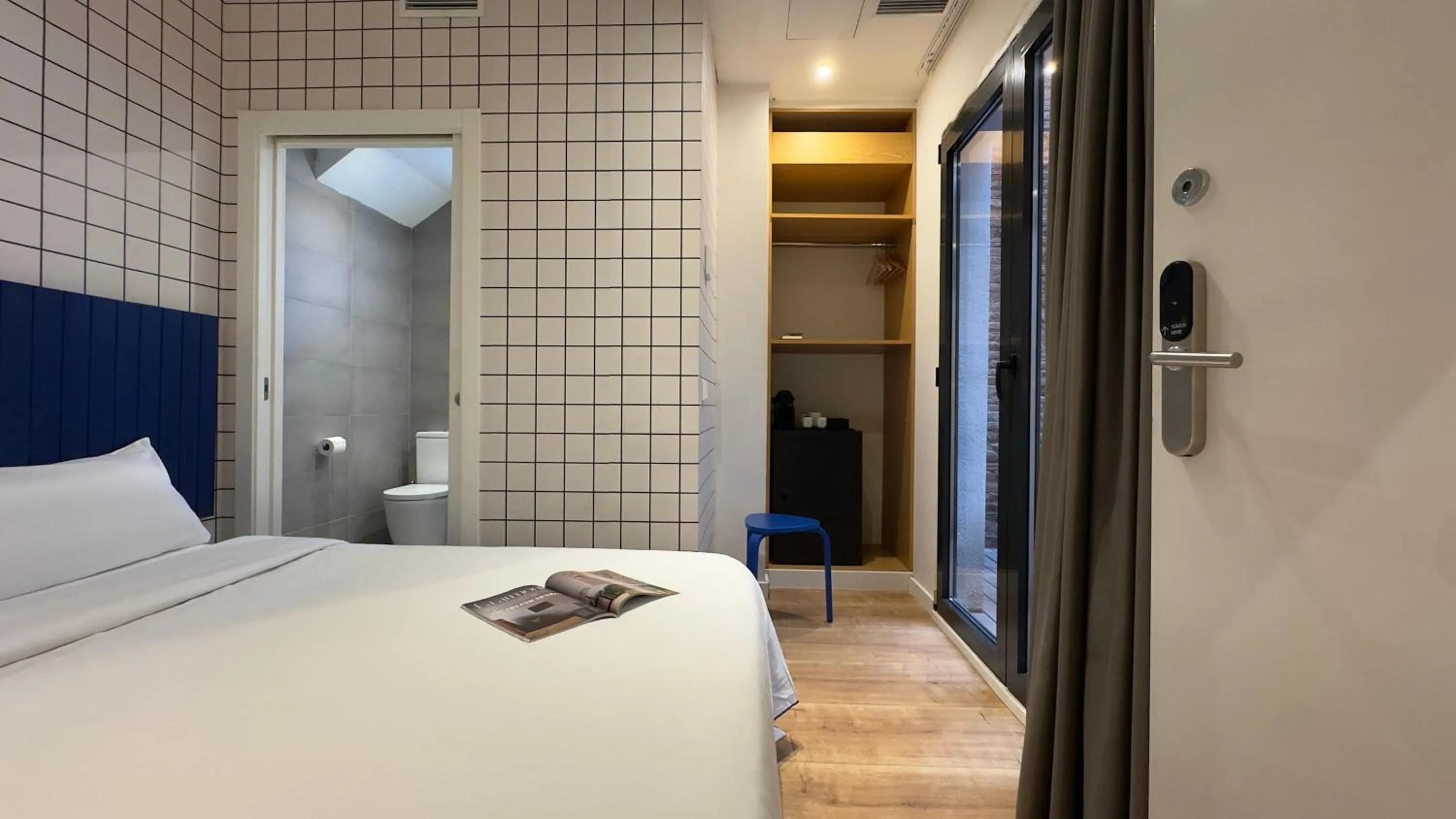 Bedroom, Bed in Arte Suites by Olala Homes