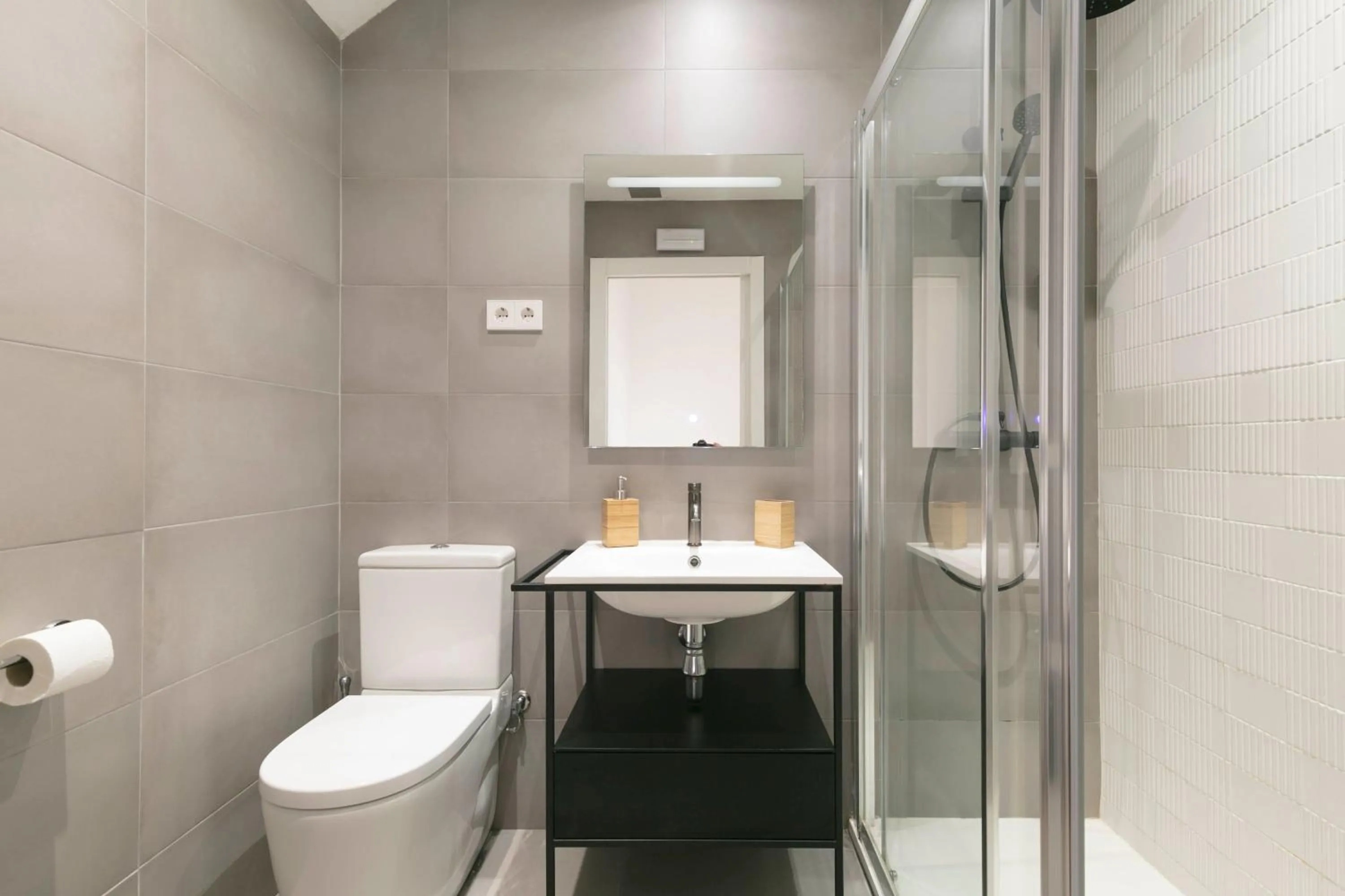 Bathroom in Arte Suites by Olala Homes