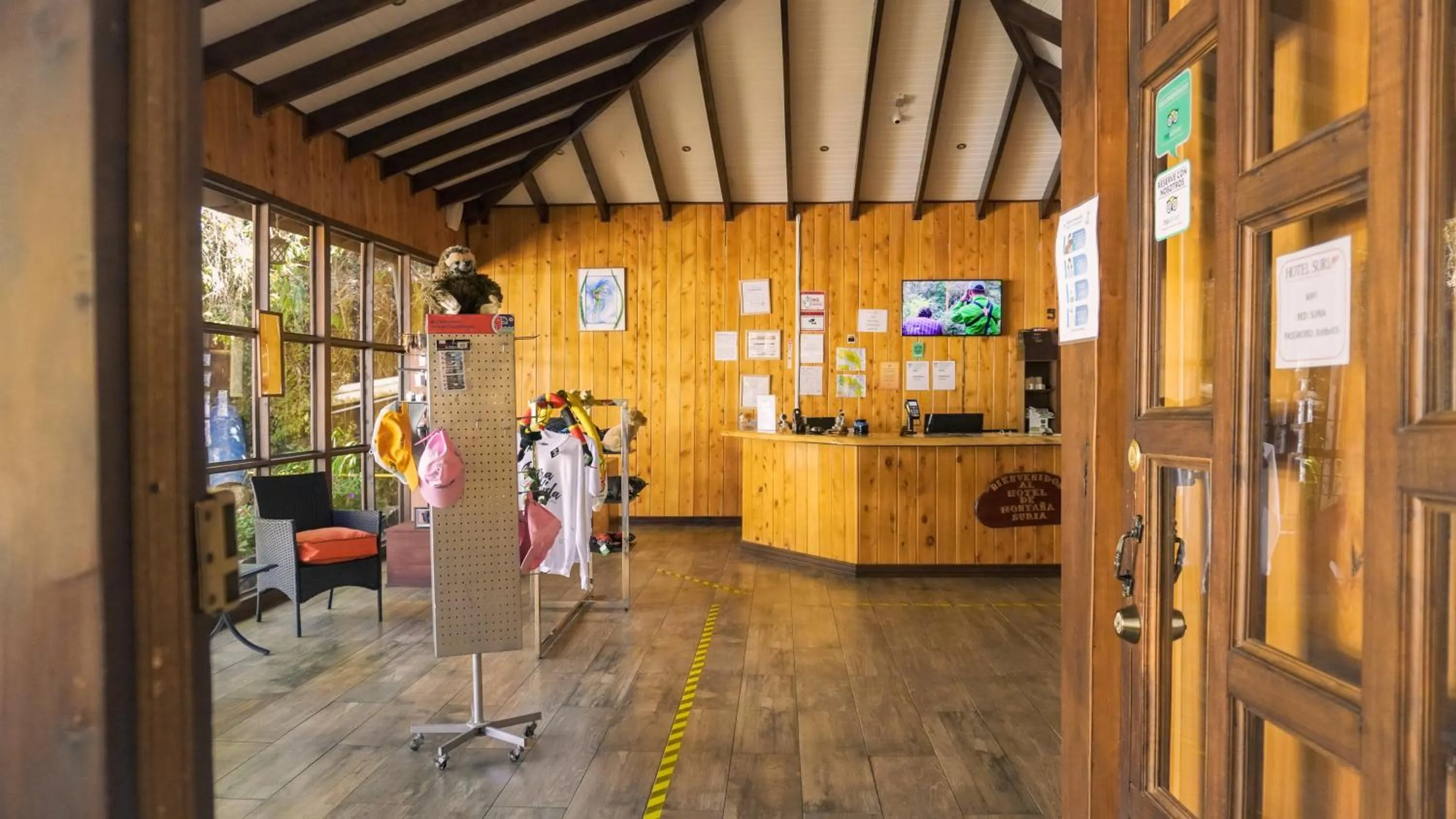 Lobby or reception in Hotel de Montaña Suria