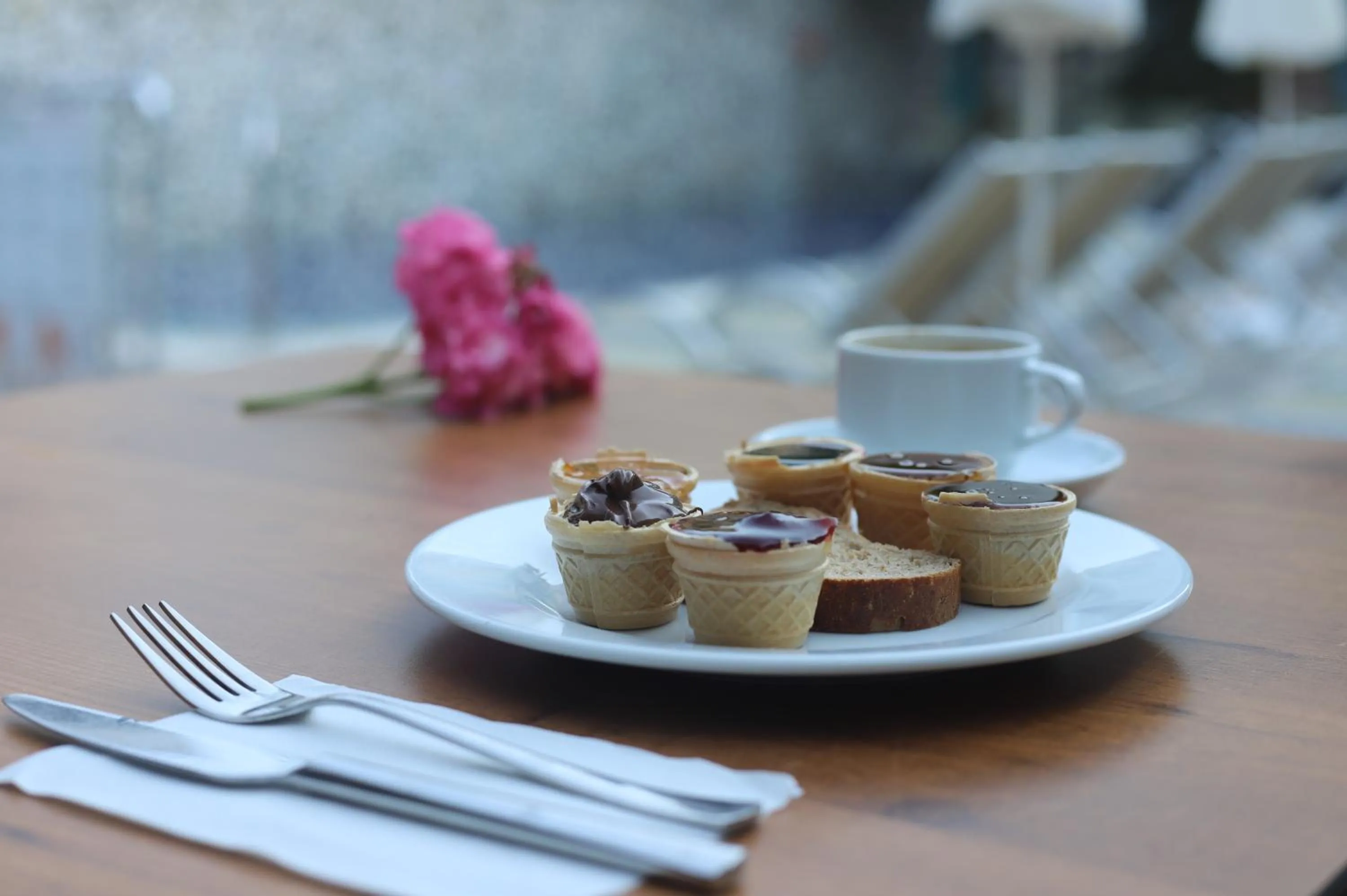 Food and drinks in Tonoz Beach Hotel