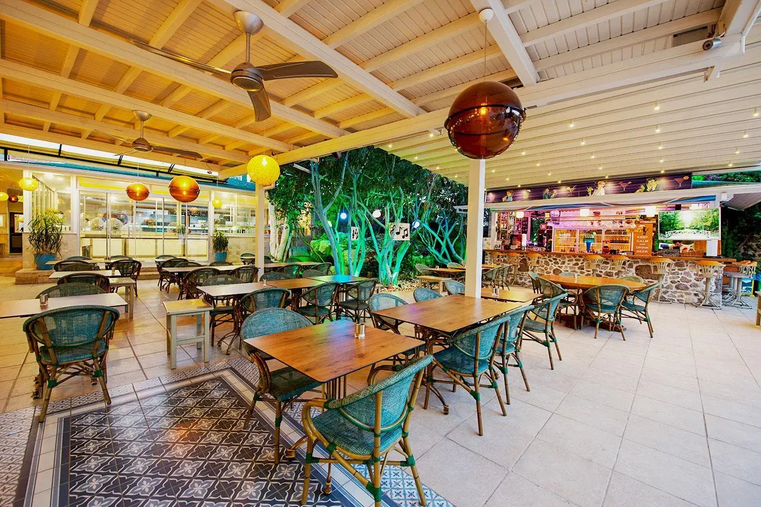 Restaurant/places to eat in Tonoz Beach Hotel Restaurant/places to eat in Tonoz Beach Hotel