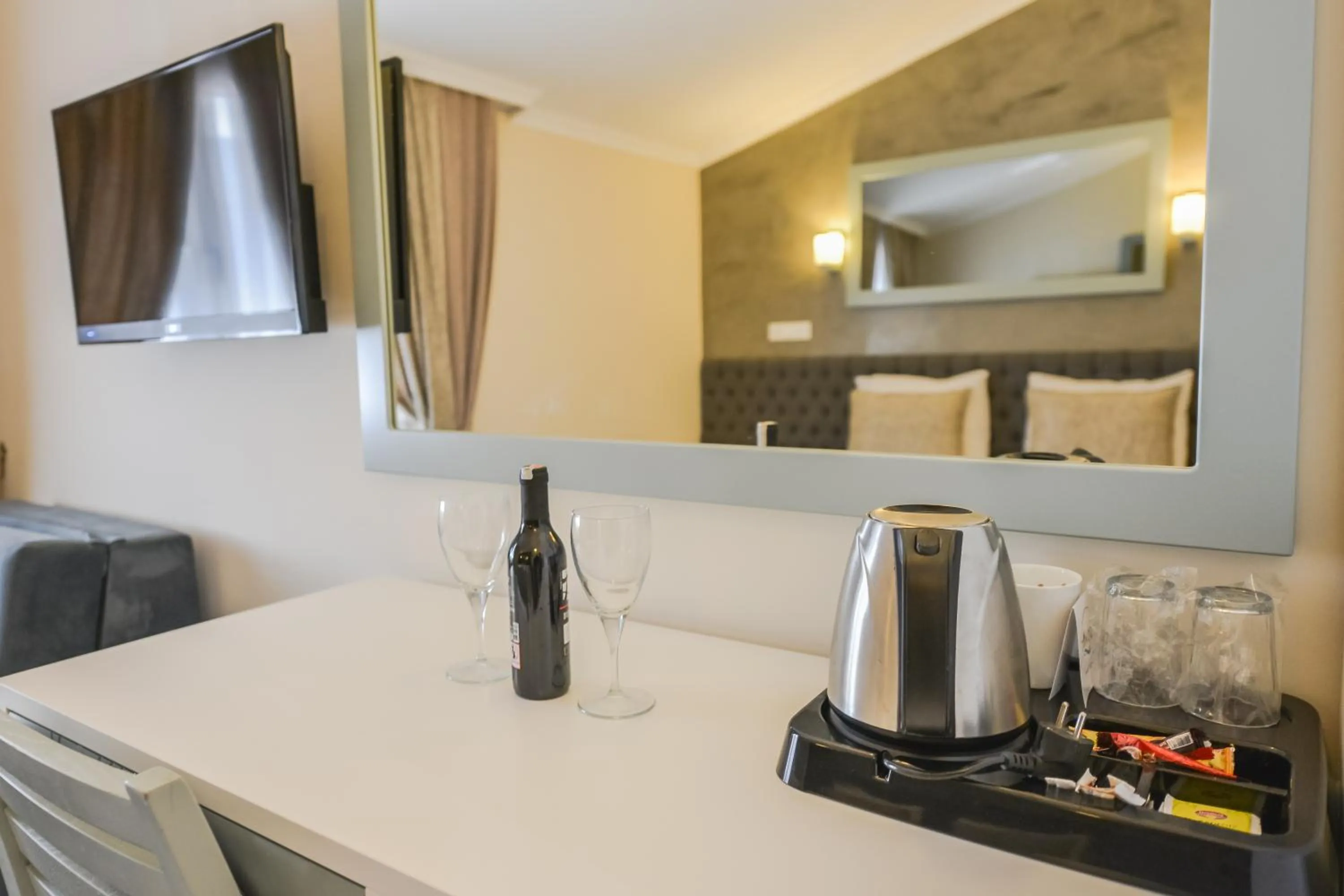 Coffee/tea facilities, Bed in Tonoz Beach Hotel