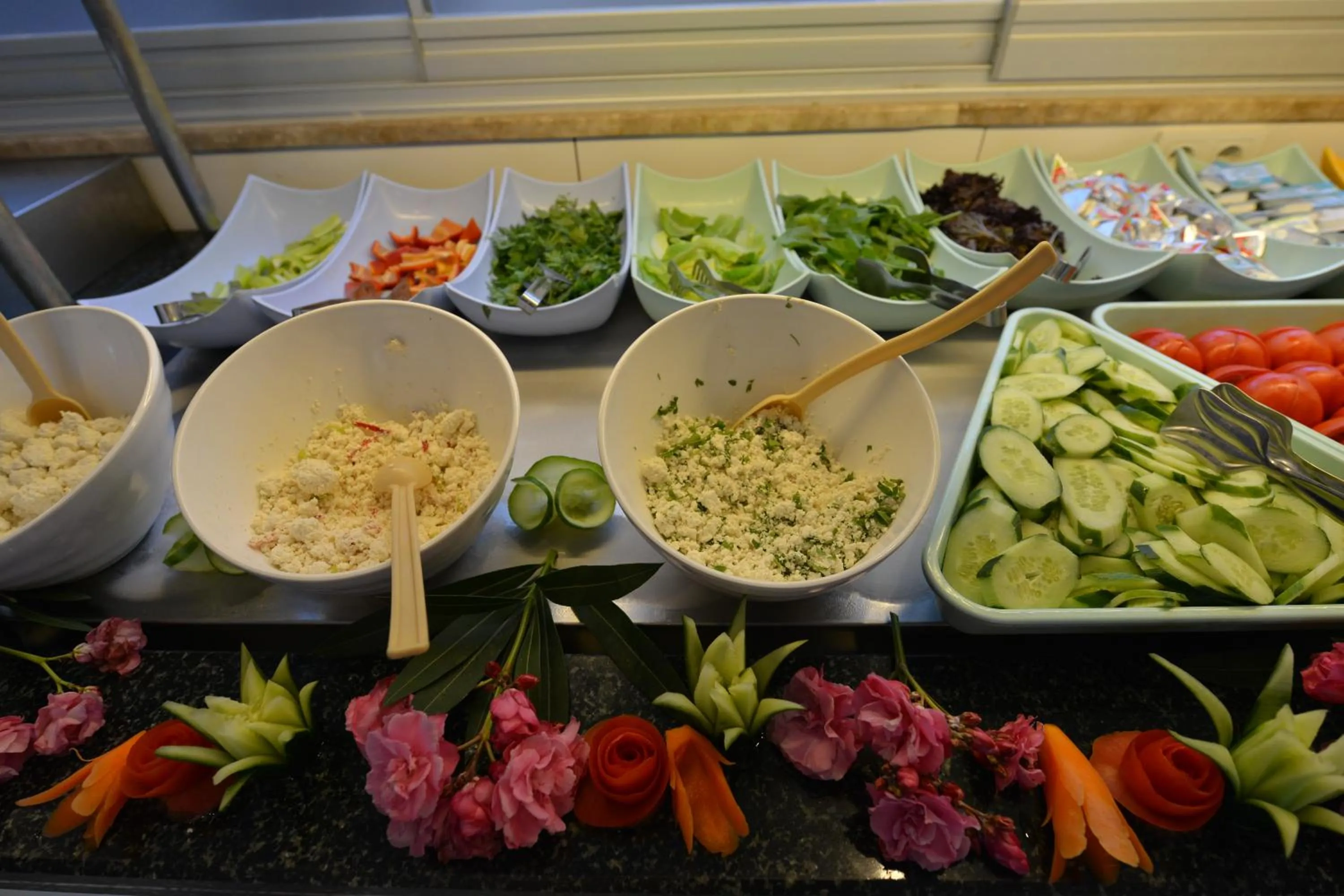 Food and drinks in Tonoz Beach Hotel