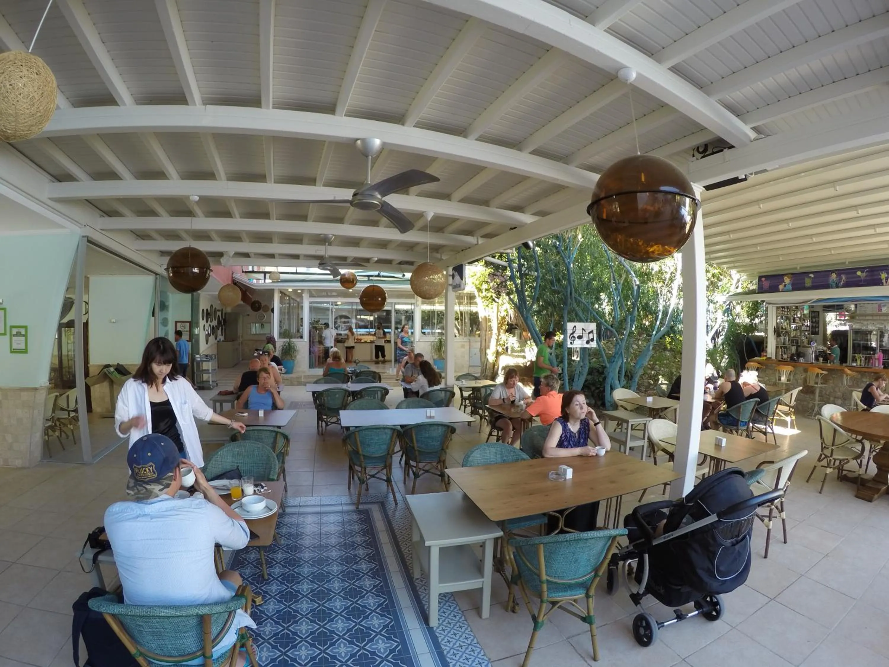 Restaurant/places to eat in Tonoz Beach Hotel