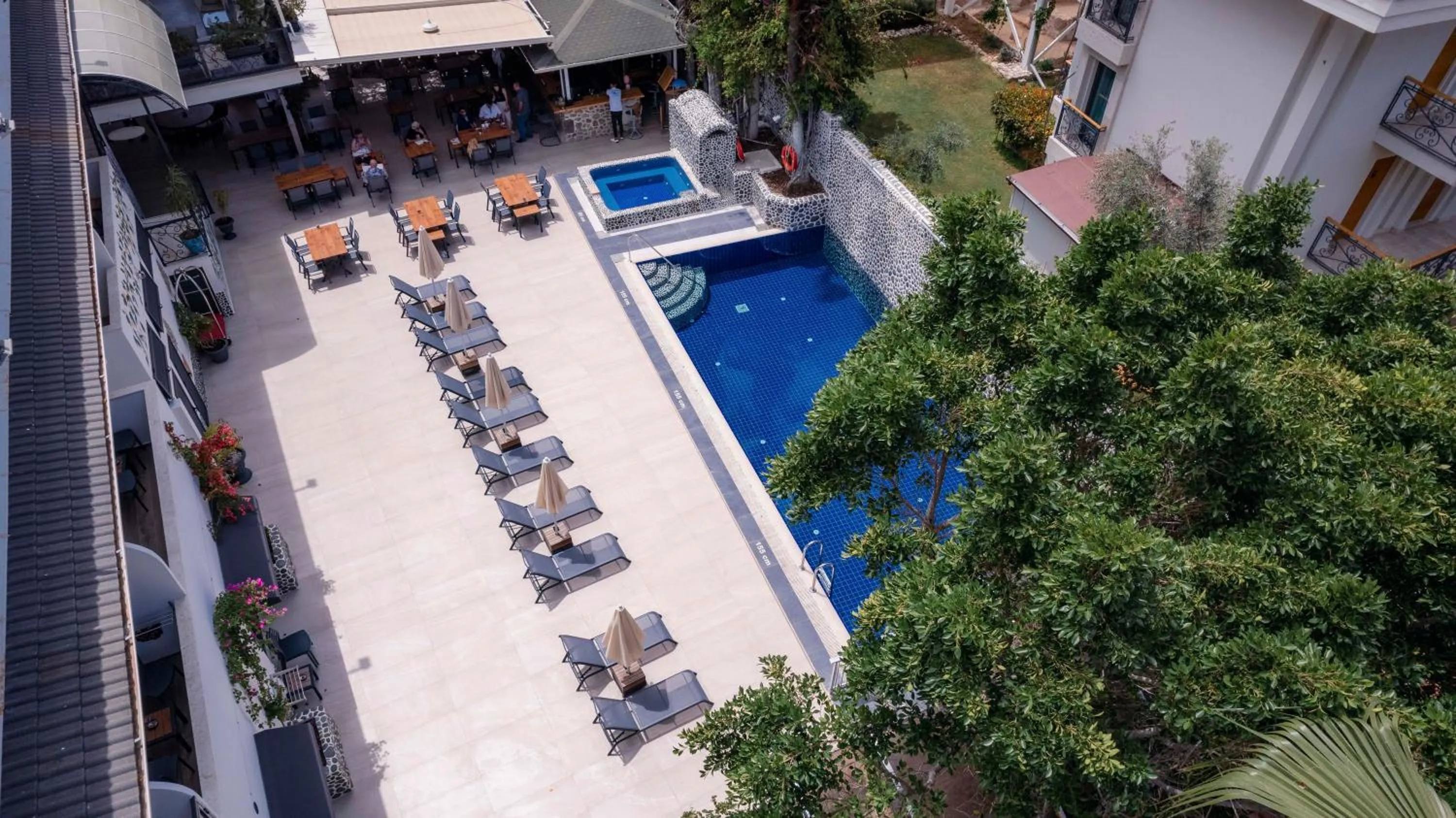 Swimming pool in Tonoz Beach Hotel