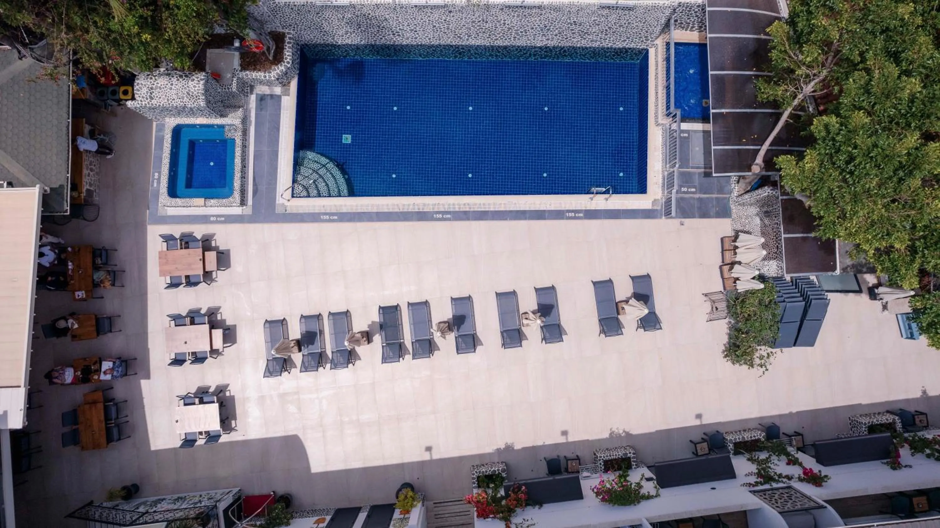 Swimming pool in Tonoz Beach Hotel