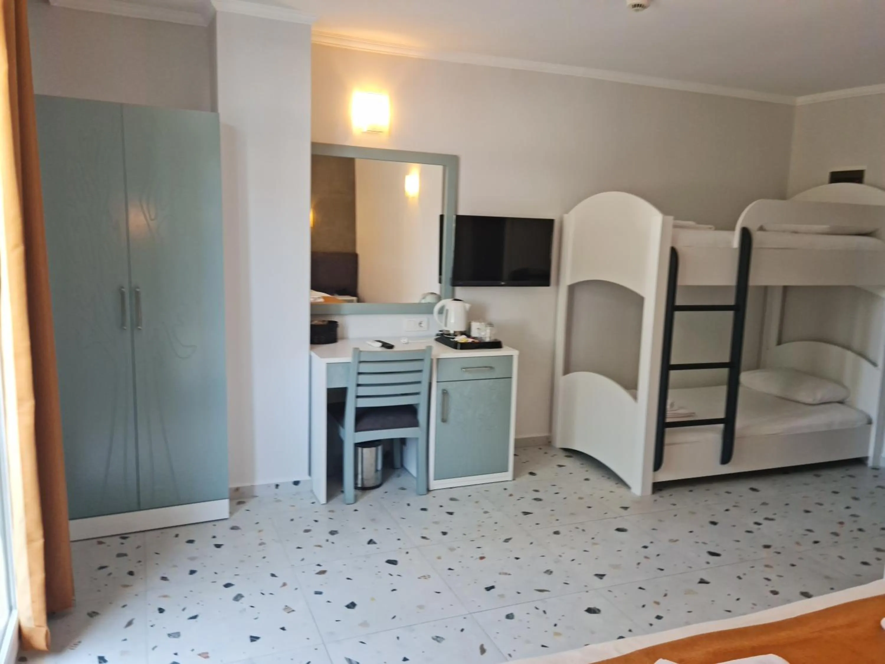 Bedroom, Bed in Tonoz Beach Hotel