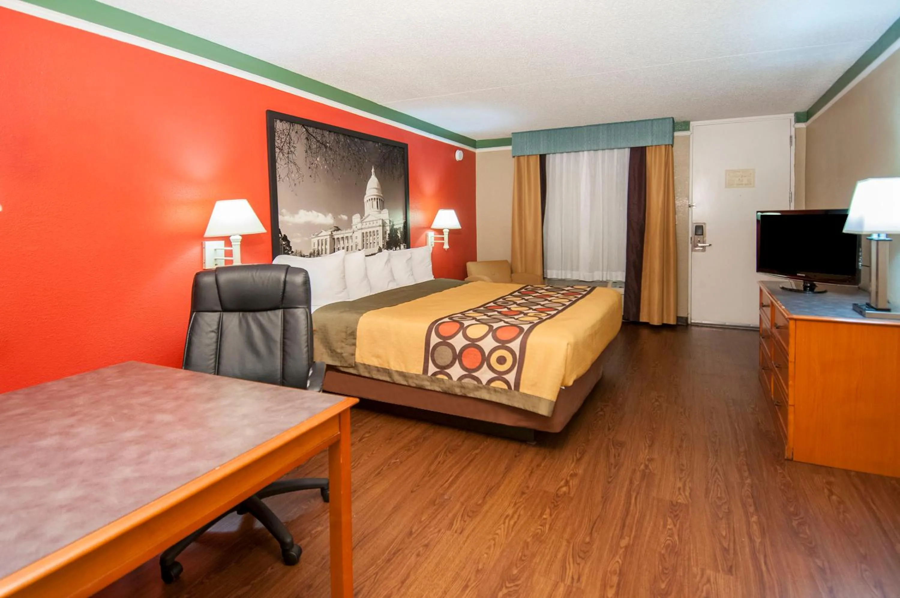 Photo of the whole room, Bed in Super 8 by Wyndham Little Rock/Otter Creek