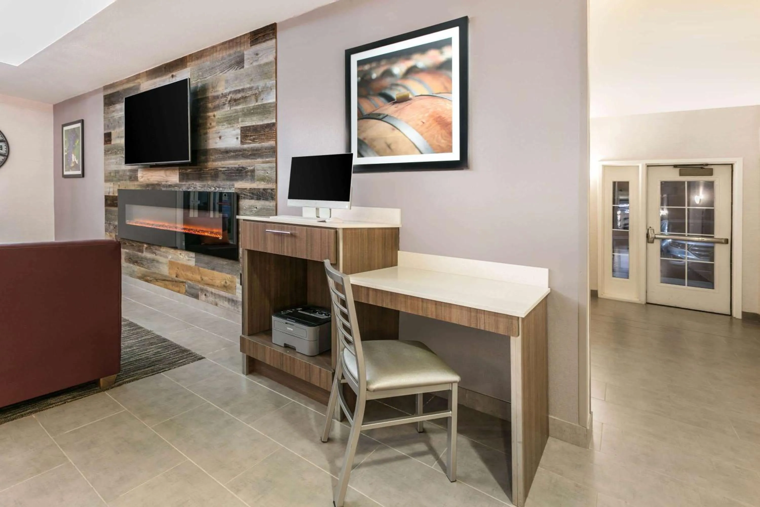 Business facilities in La Quinta by Wyndham Fredericksburg