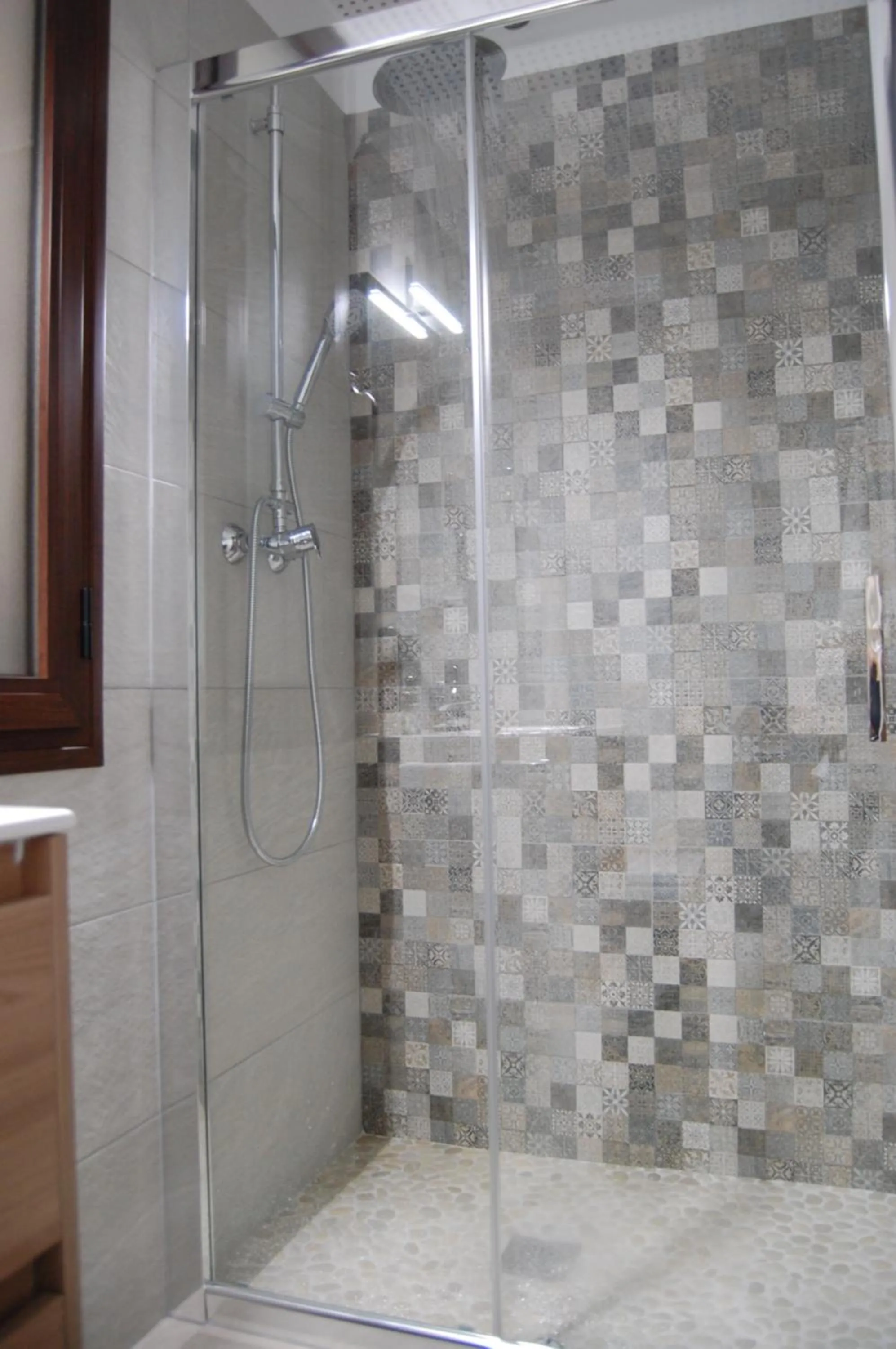 Shower in ALHAJAS DE CORDOBA