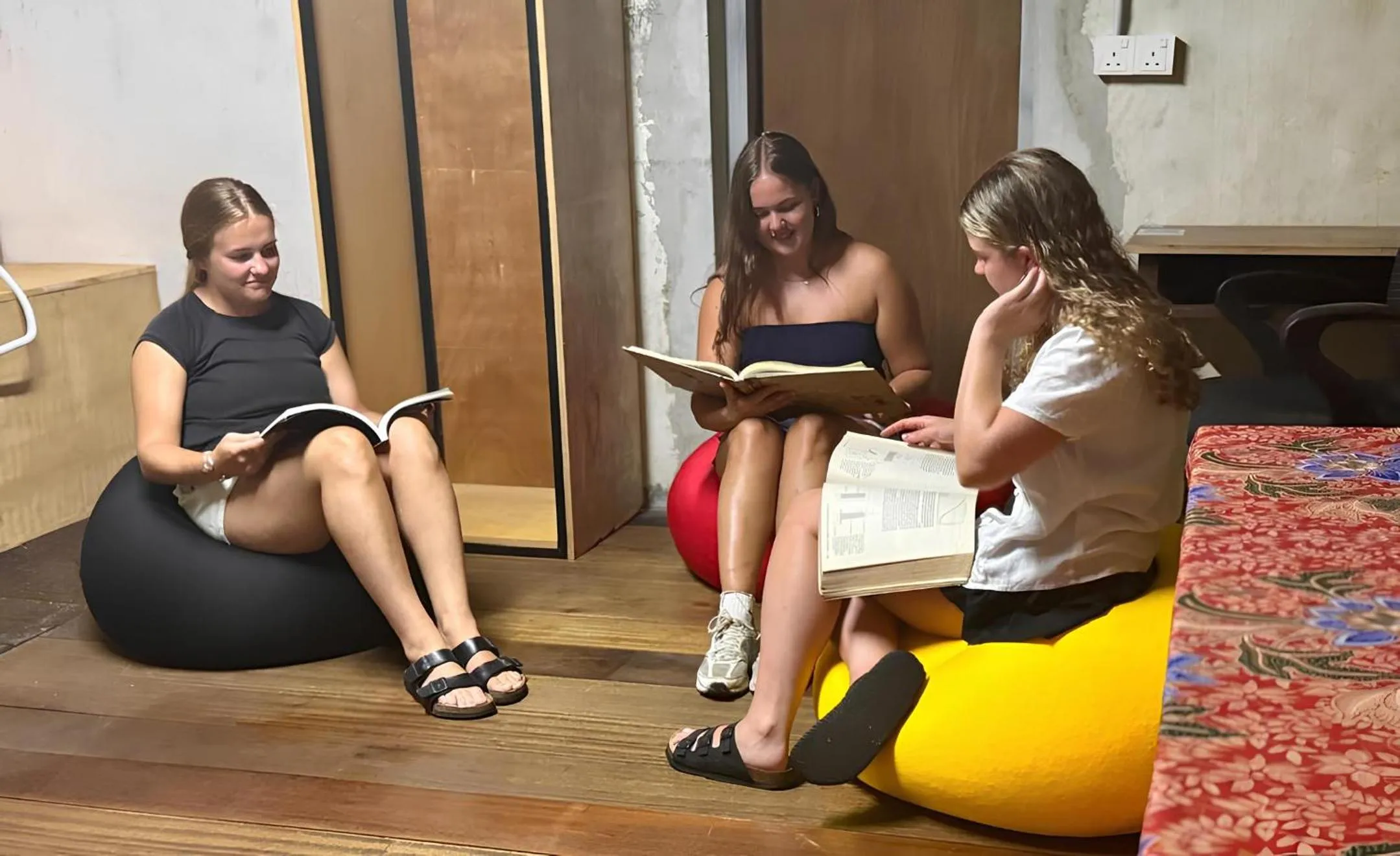 group of guests in Mingle Highstreet - CoWorking Hub