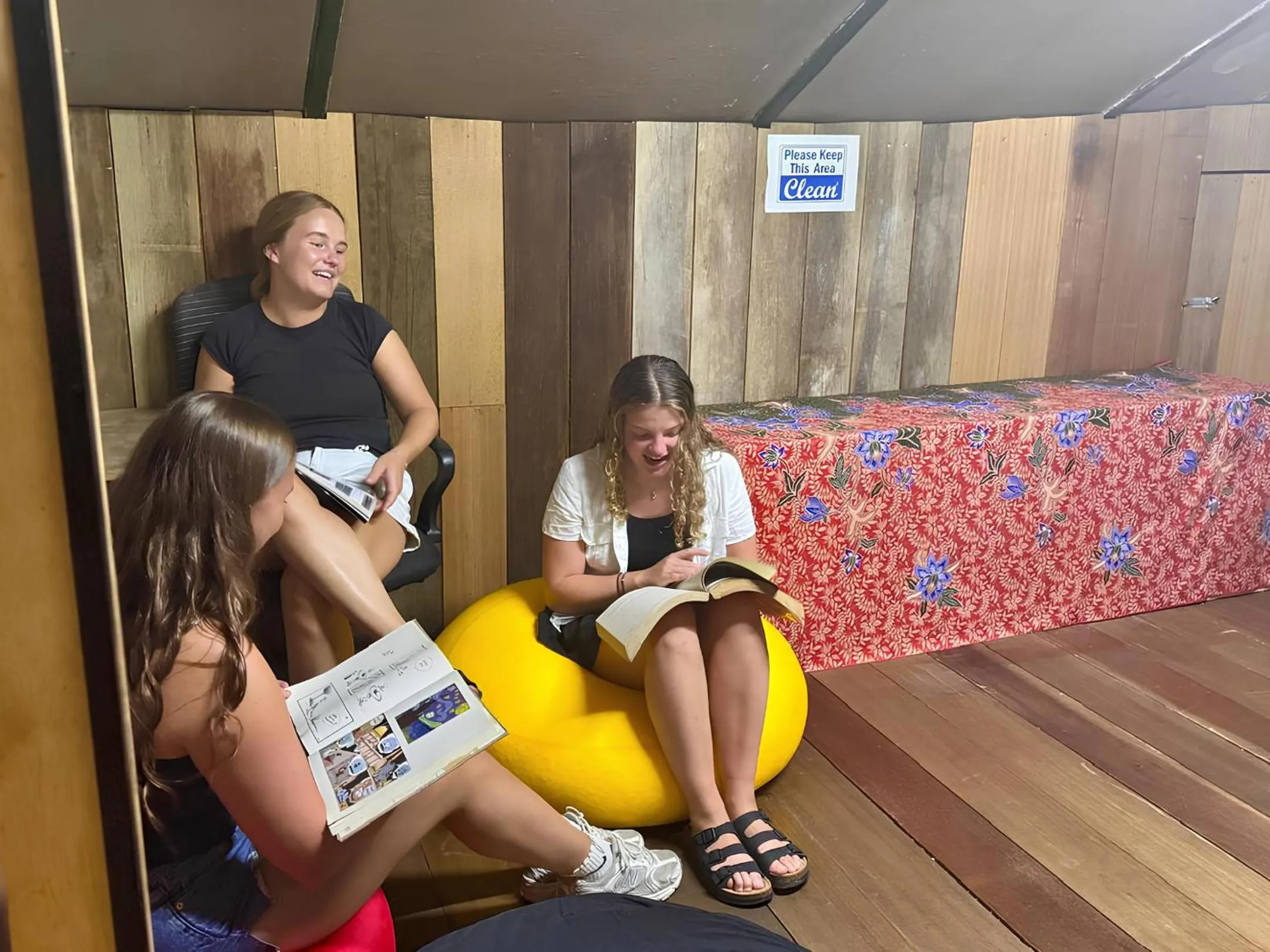 group of guests in Mingle Highstreet - CoWorking Hub