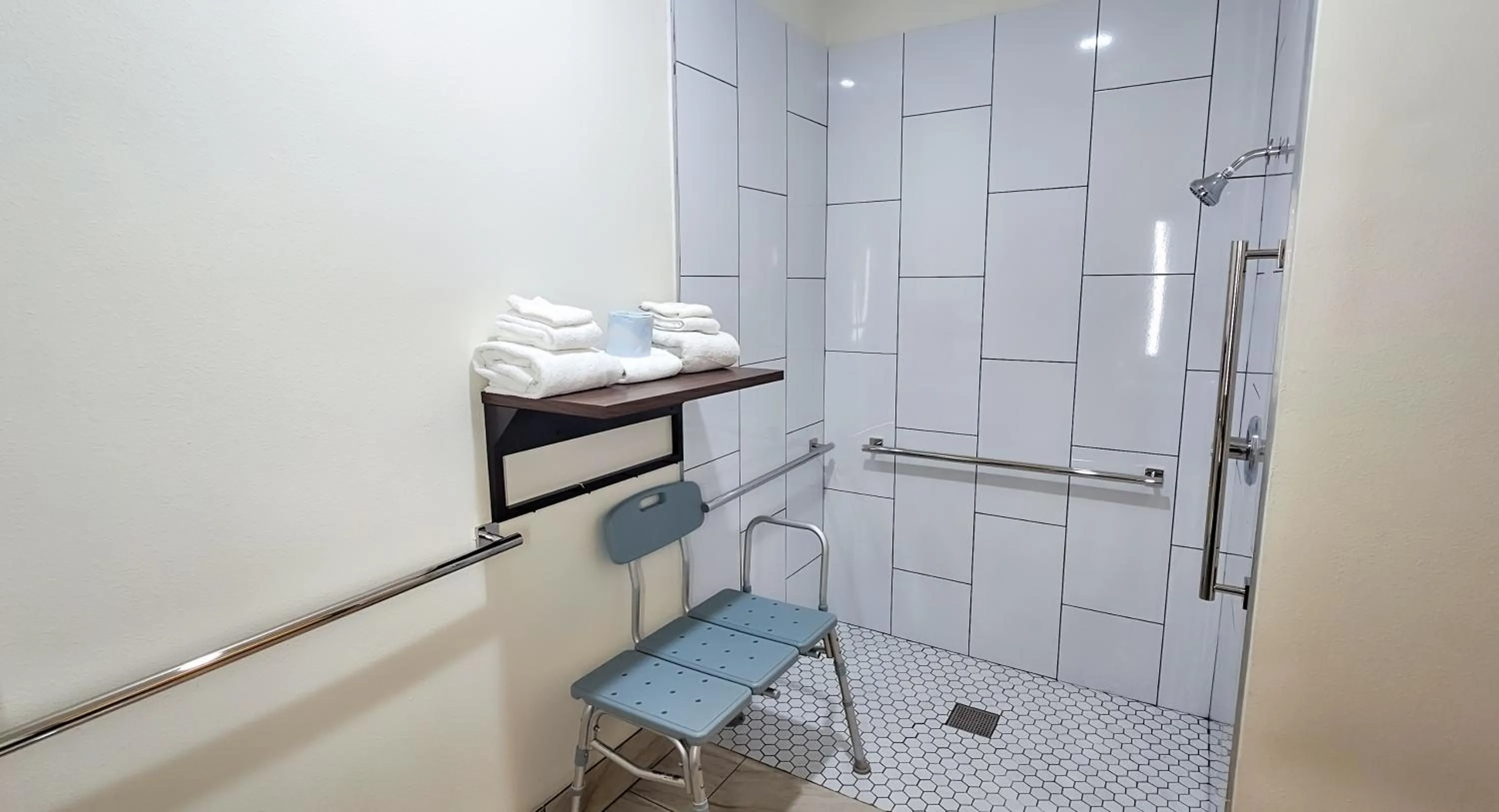 Bathroom in La Quinta by Wyndham Dallas Mesquite