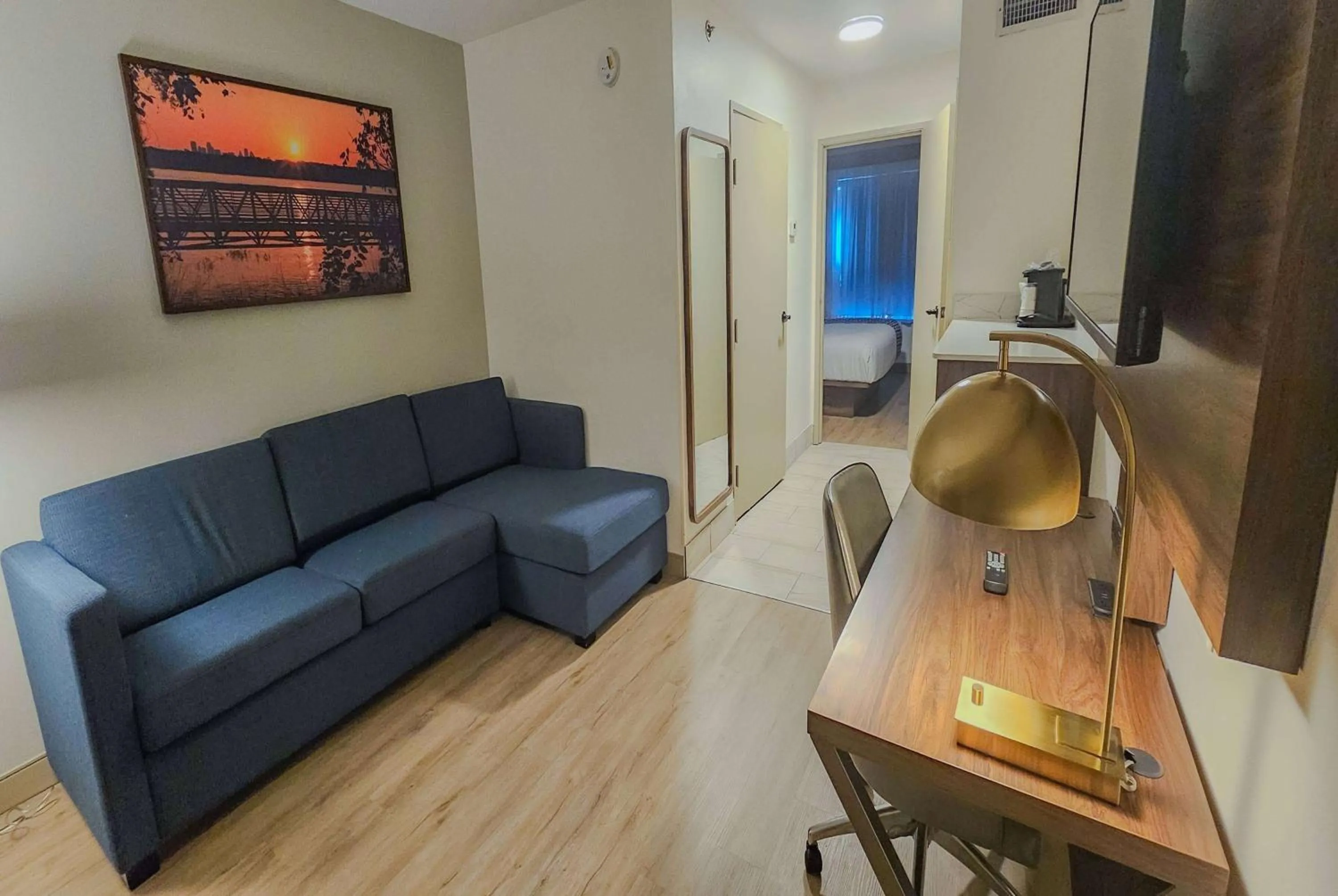 Photo of the whole room in La Quinta by Wyndham Dallas Mesquite