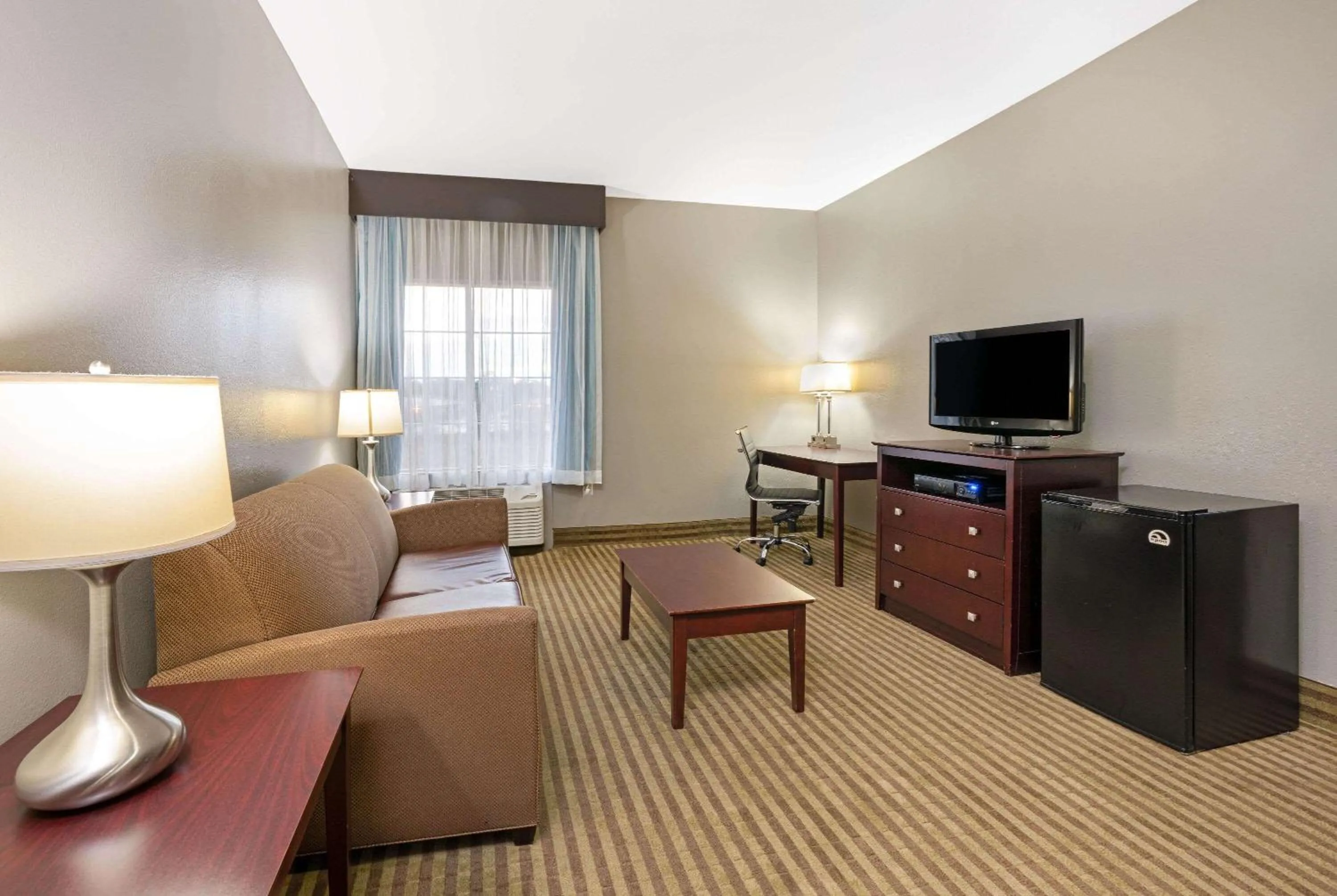 Bed in La Quinta by Wyndham Houston IAH Bush Intl Airport E