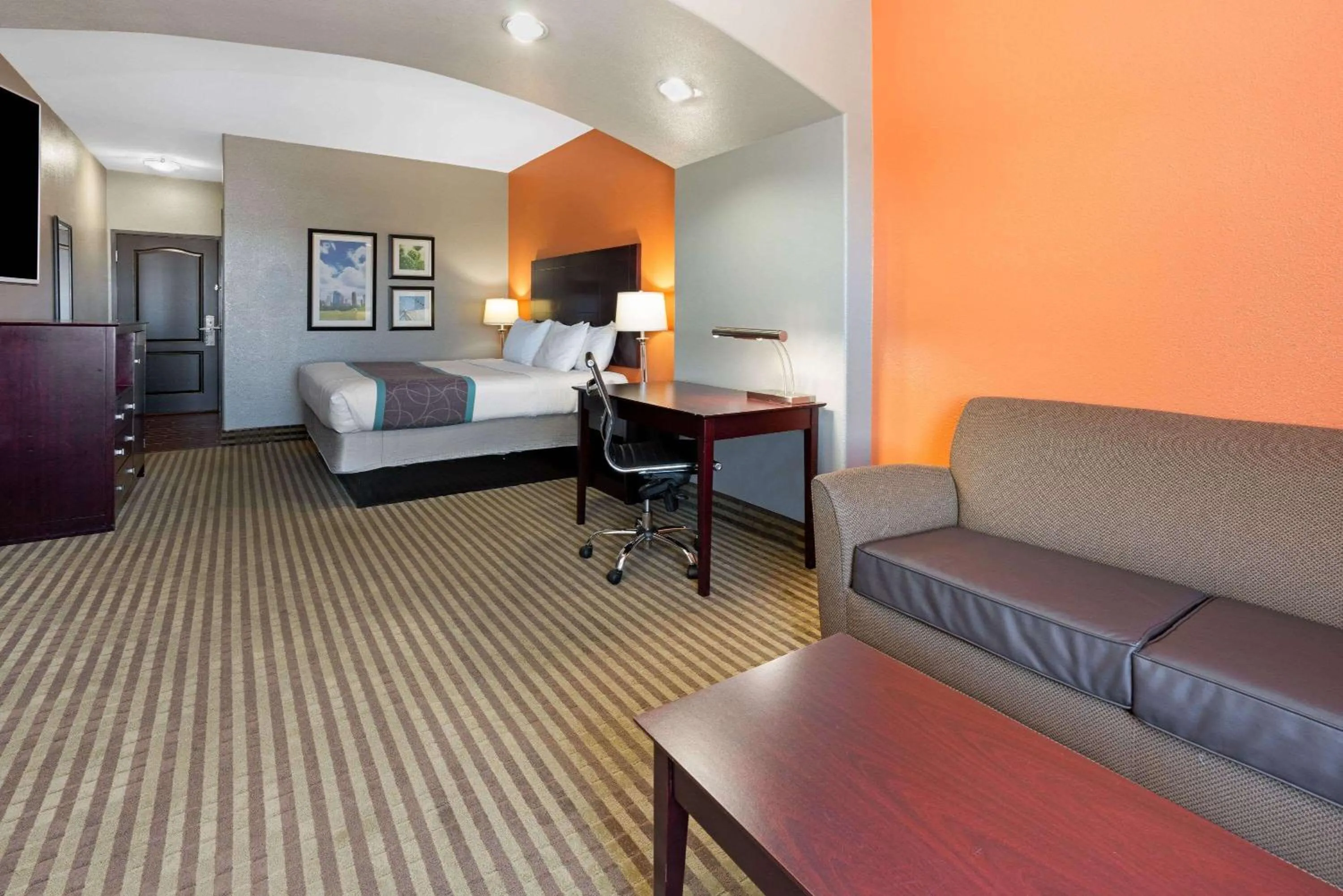 Bed in La Quinta by Wyndham Houston IAH Bush Intl Airport E
