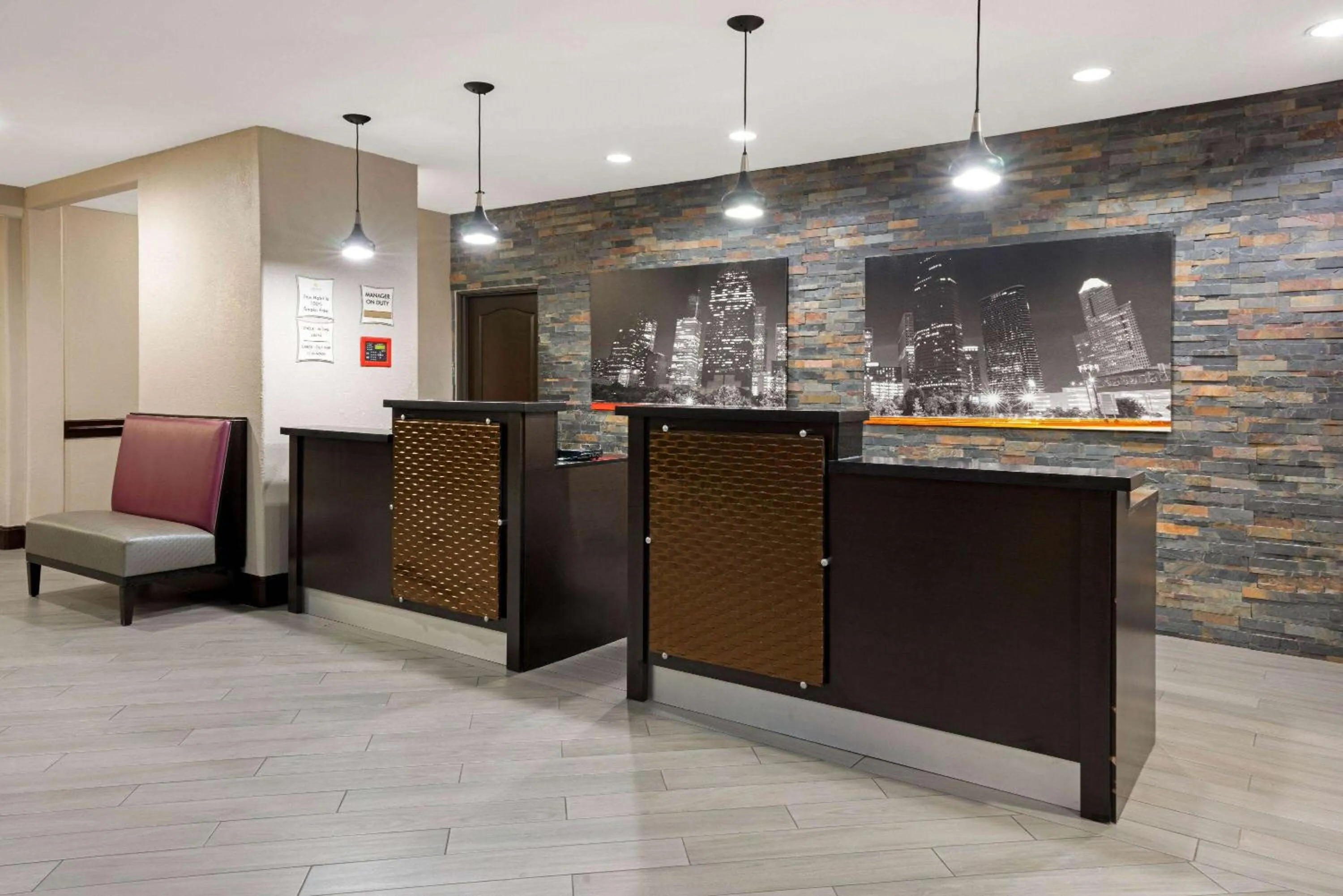 Lobby or reception in La Quinta by Wyndham Houston IAH Bush Intl Airport E