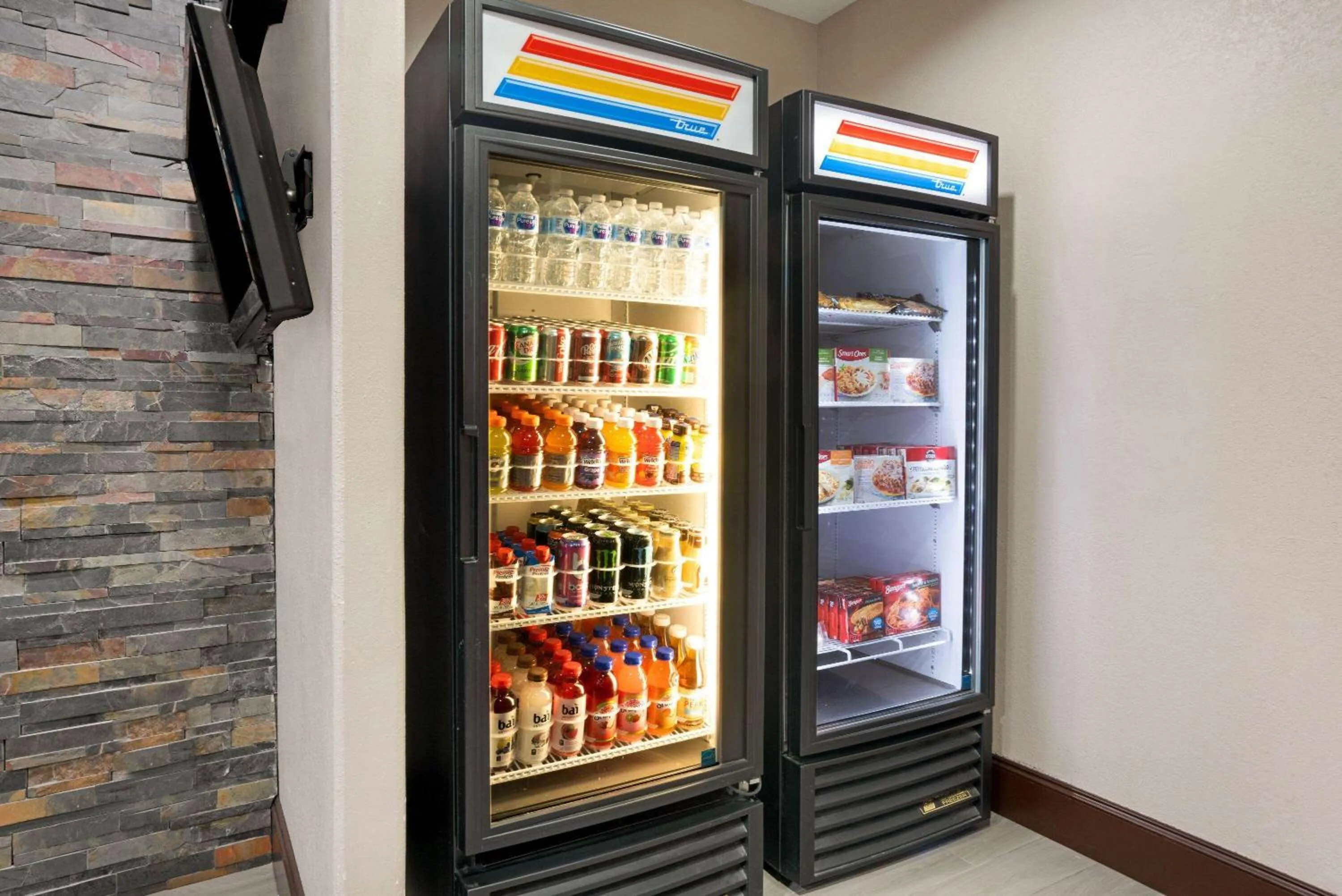 Food and drinks in La Quinta by Wyndham Houston IAH Bush Intl Airport E