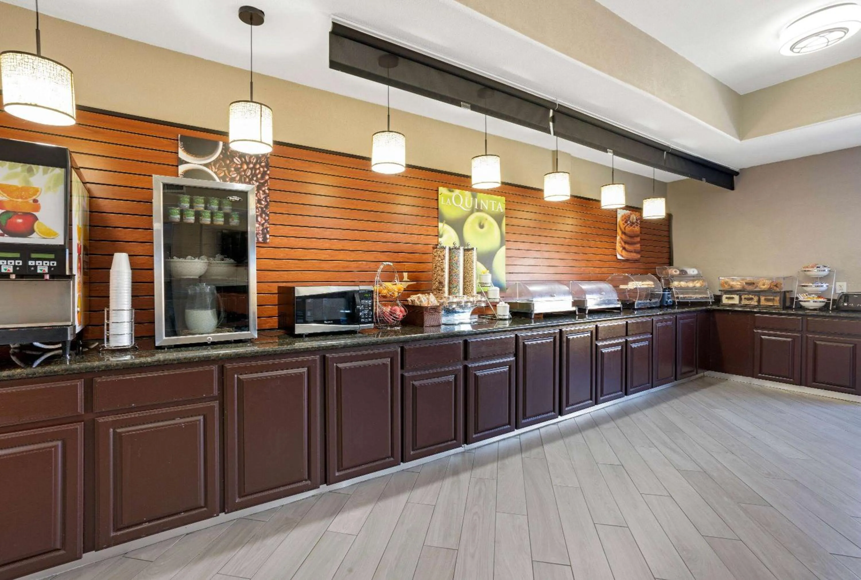 Breakfast in La Quinta by Wyndham Houston IAH Bush Intl Airport E