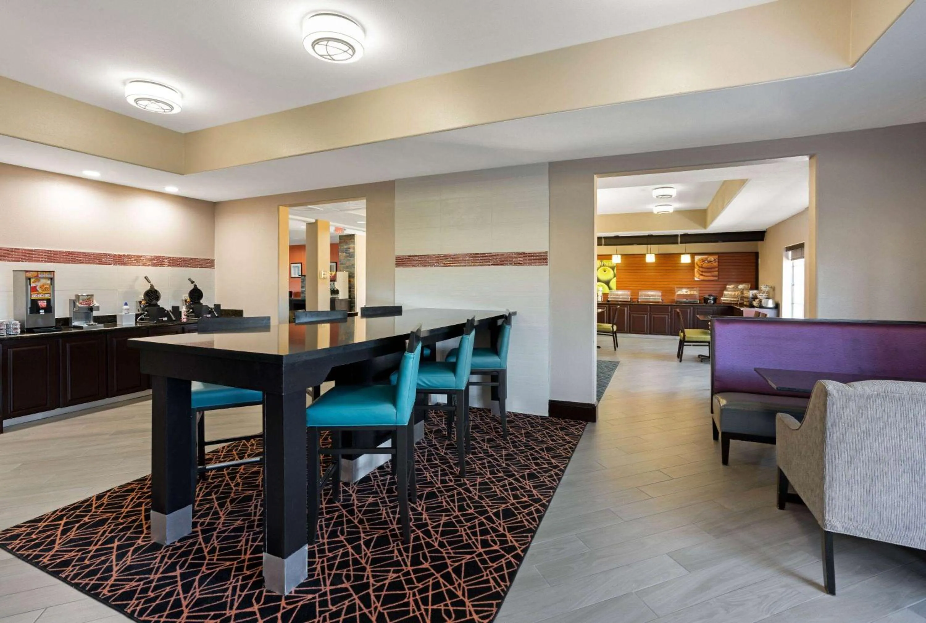 Breakfast in La Quinta by Wyndham Houston IAH Bush Intl Airport E