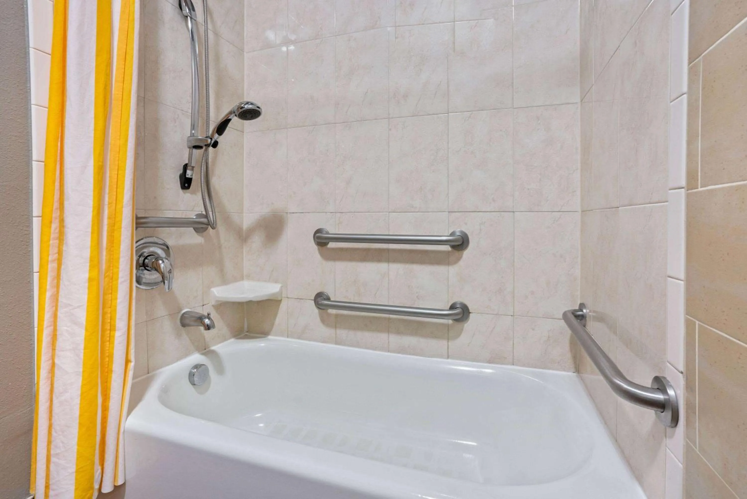 Bathroom in La Quinta by Wyndham Houston IAH Bush Intl Airport E