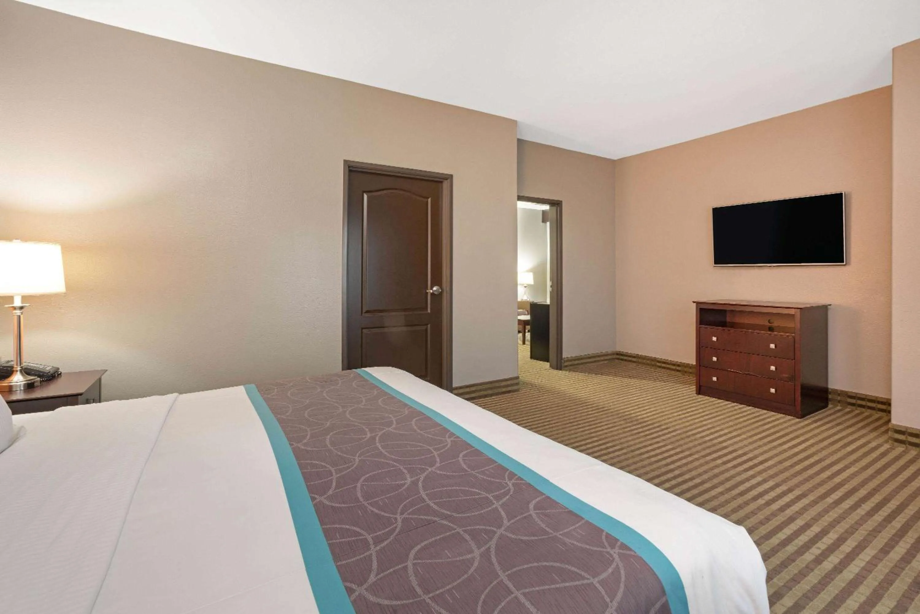Bed in La Quinta by Wyndham Houston IAH Bush Intl Airport E