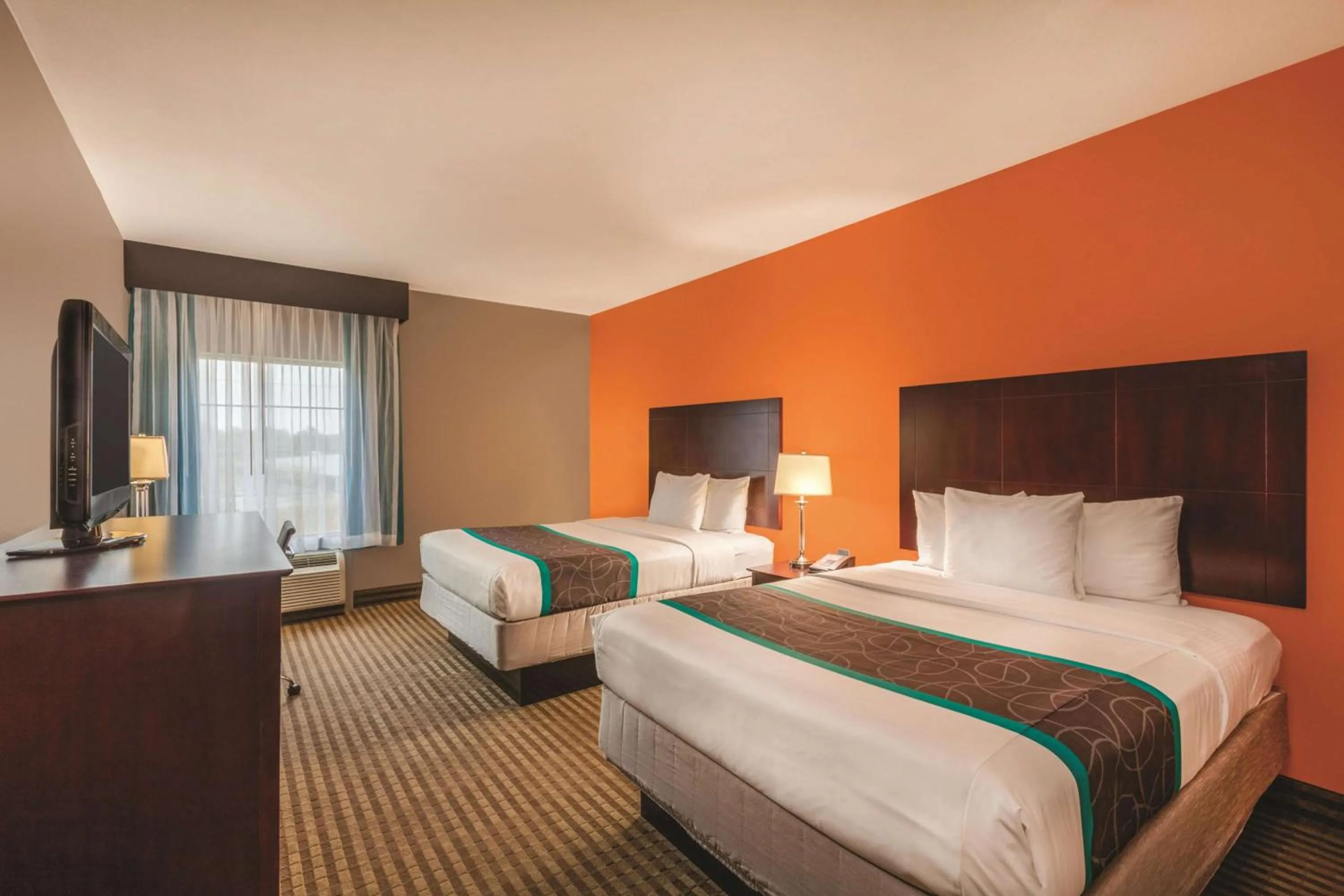 Photo of the whole room, Bed in La Quinta by Wyndham Houston IAH Bush Intl Airport E