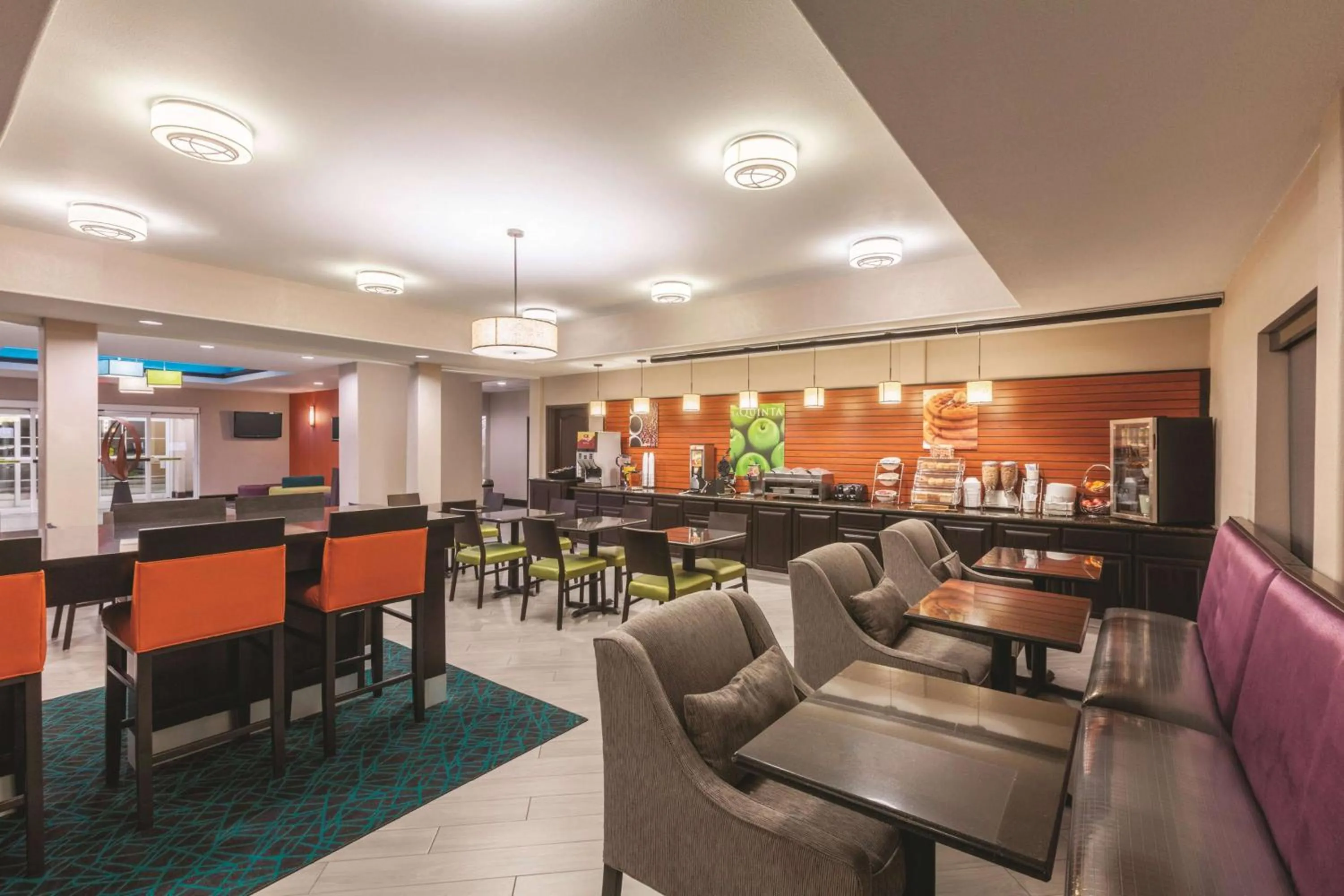 Restaurant/places to eat in La Quinta by Wyndham Houston IAH Bush Intl Airport E