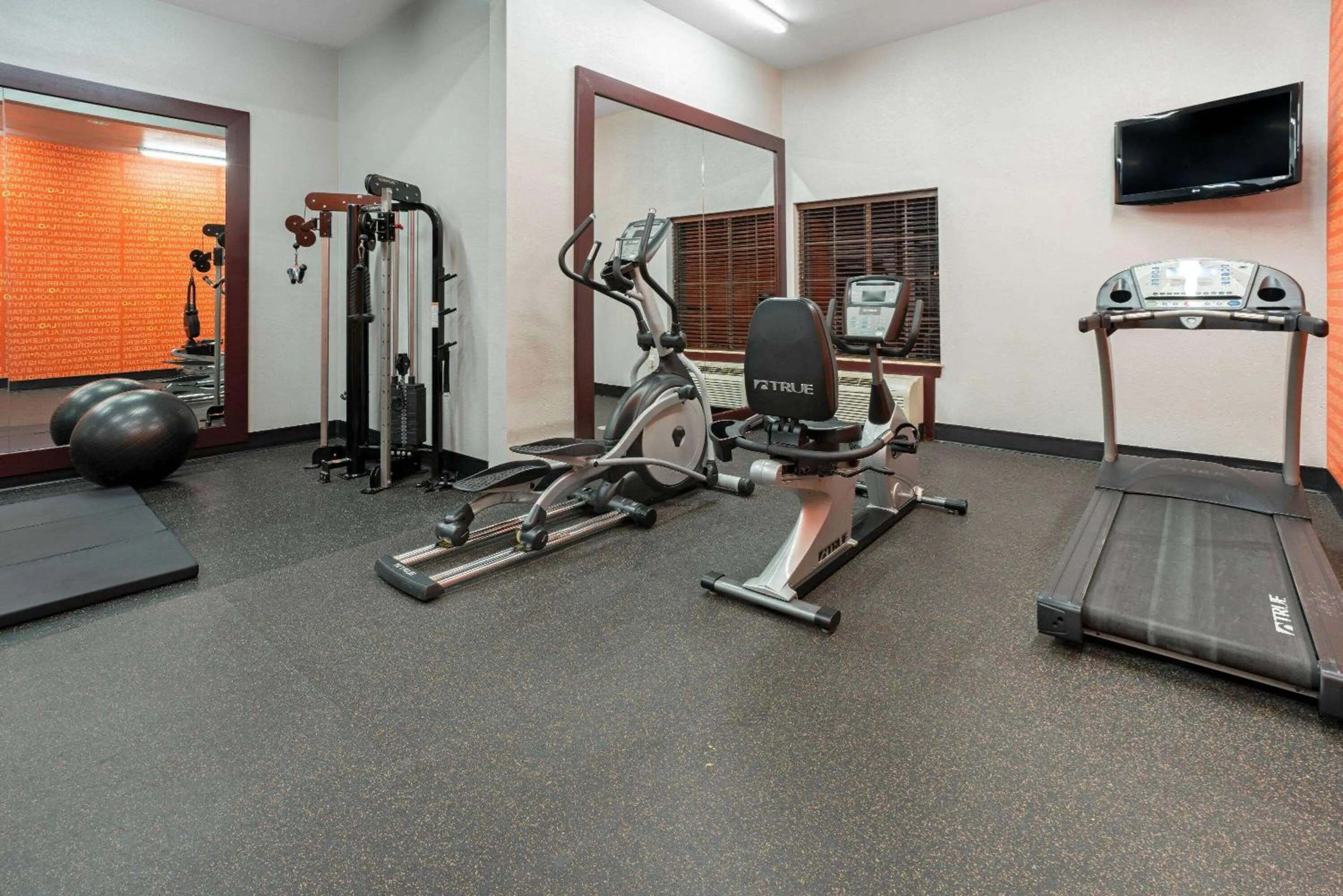 Fitness centre/facilities in La Quinta by Wyndham Houston IAH Bush Intl Airport E