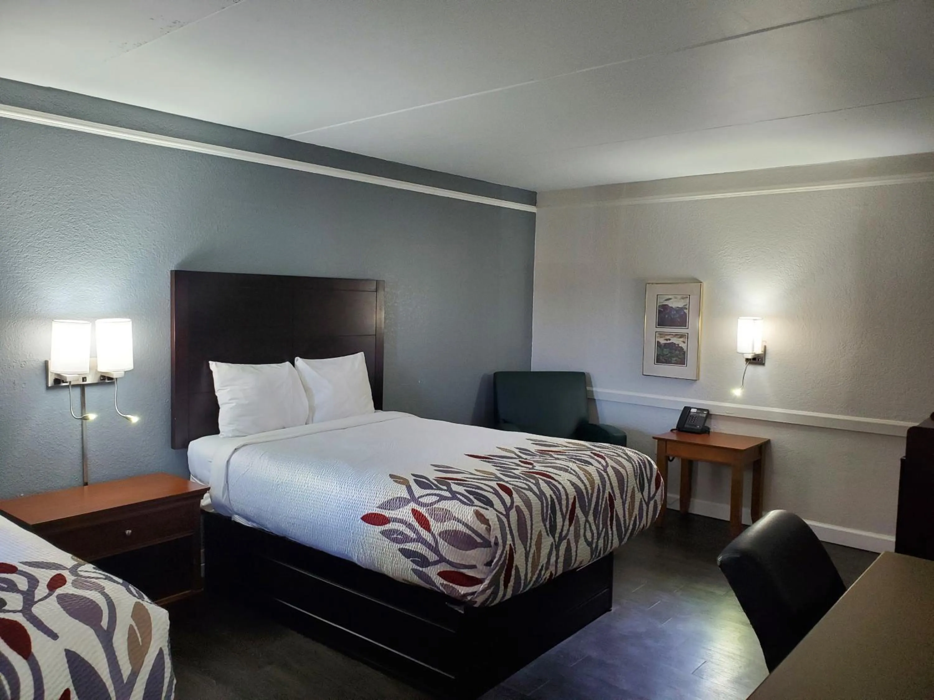 Bed in Budget Host Inn- Medical Center