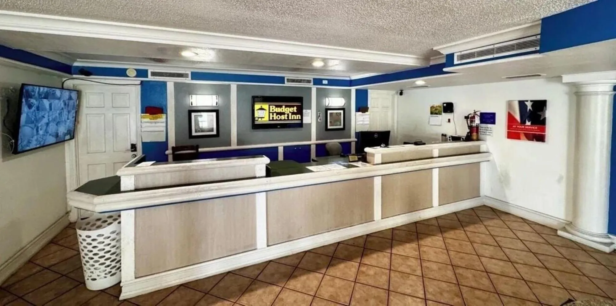 Lobby or reception in Budget Host Inn- Medical Center