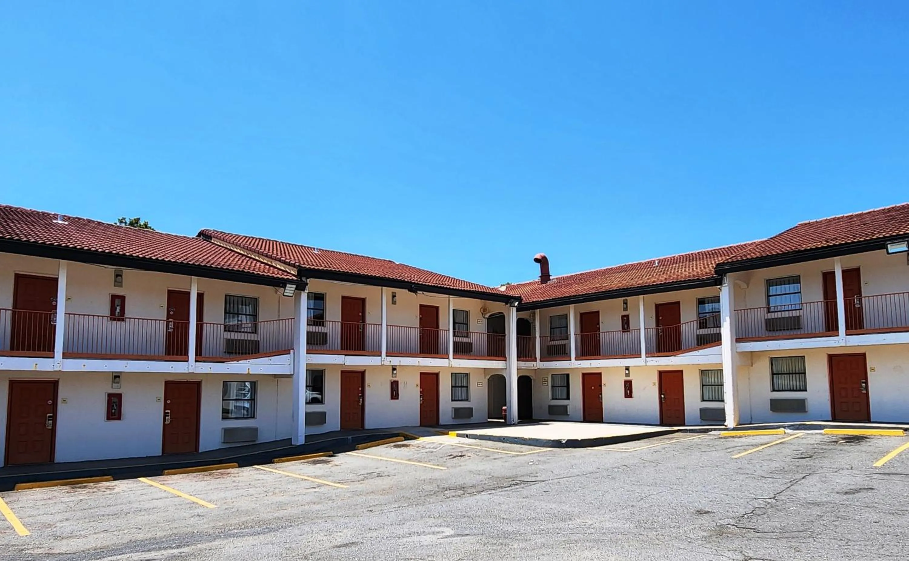 Property building in Relax Inn West Medical Center