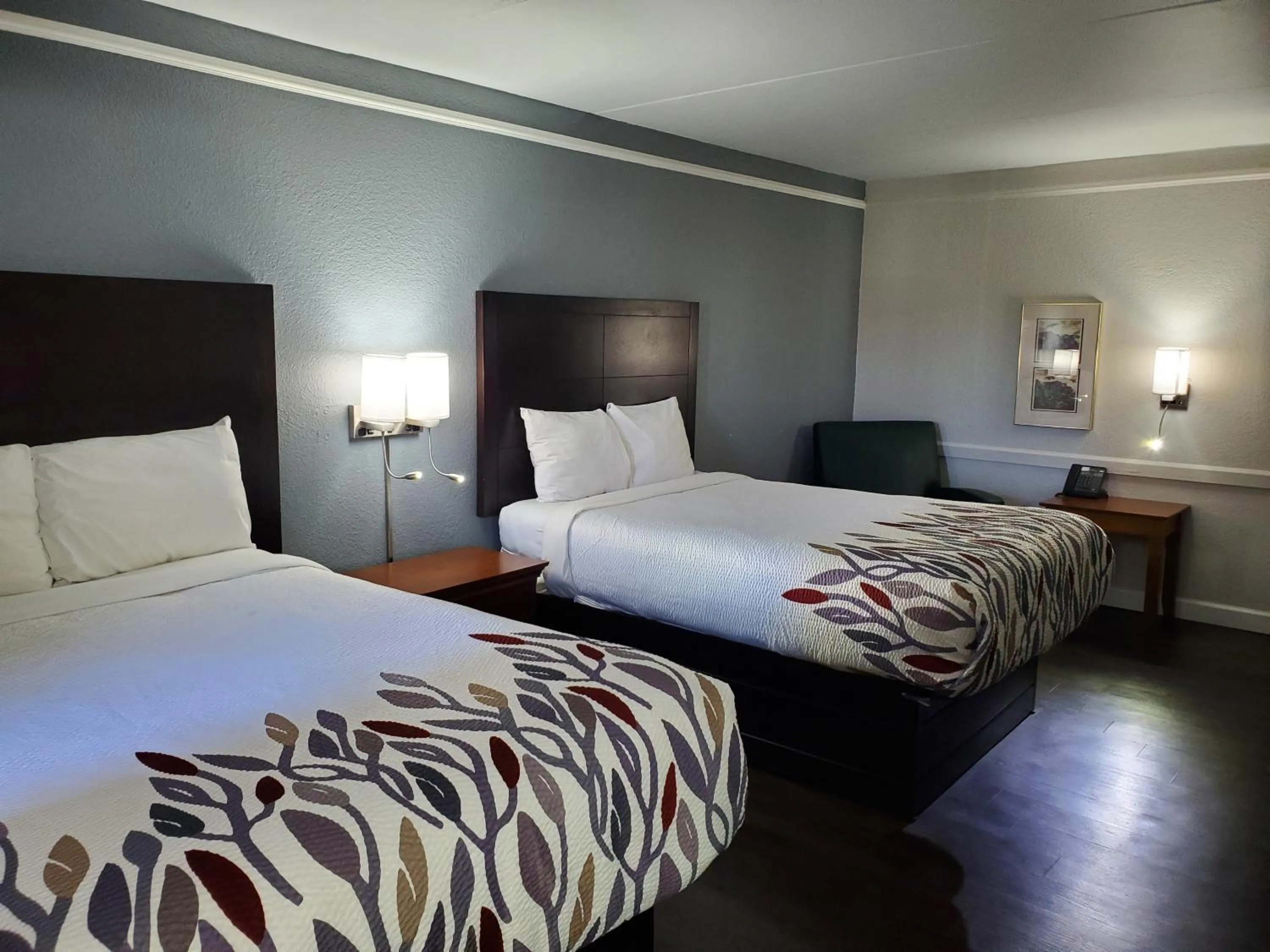 Bed in Budget Host Inn- Medical Center