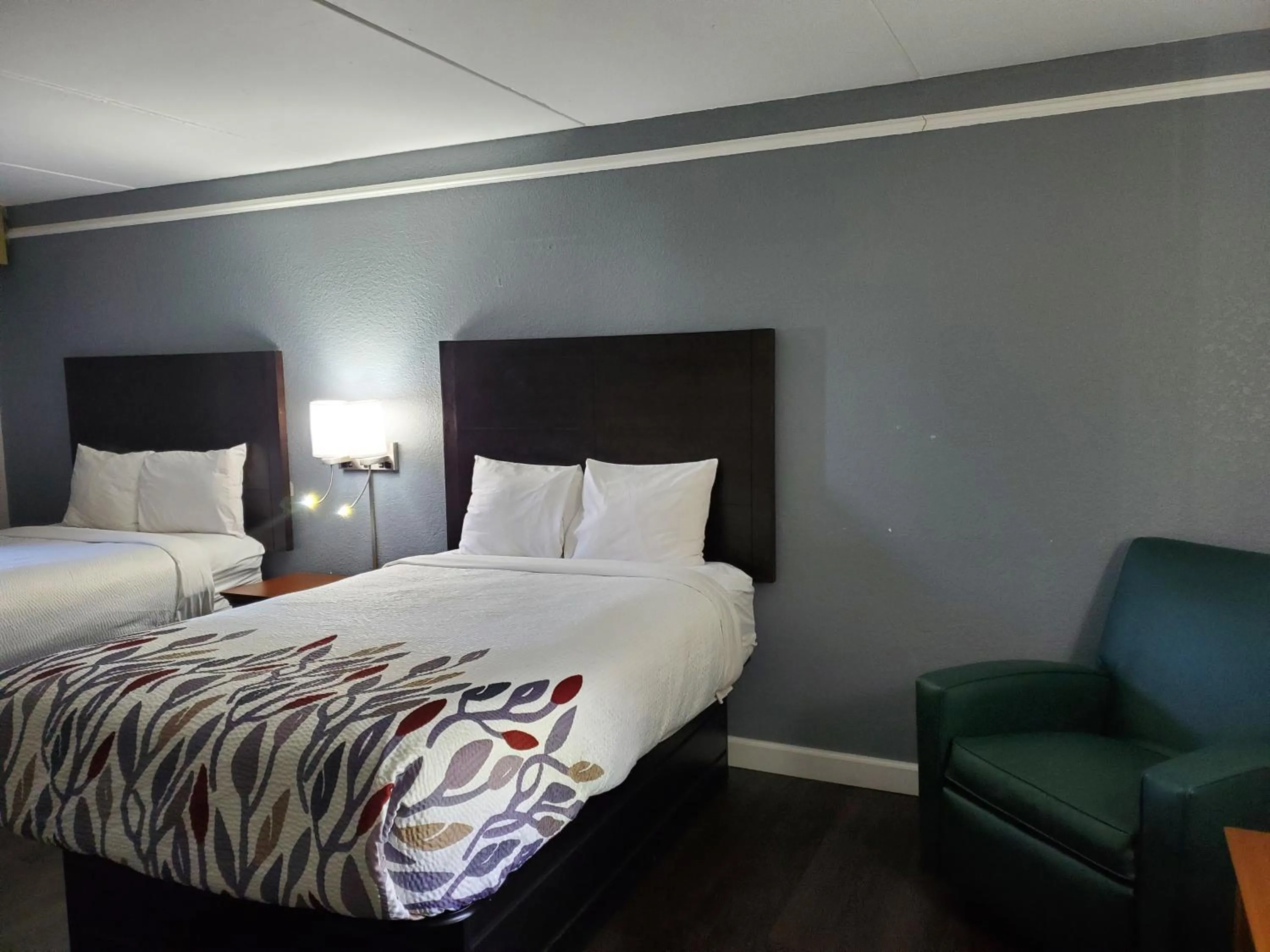 Bed in Budget Host Inn- Medical Center