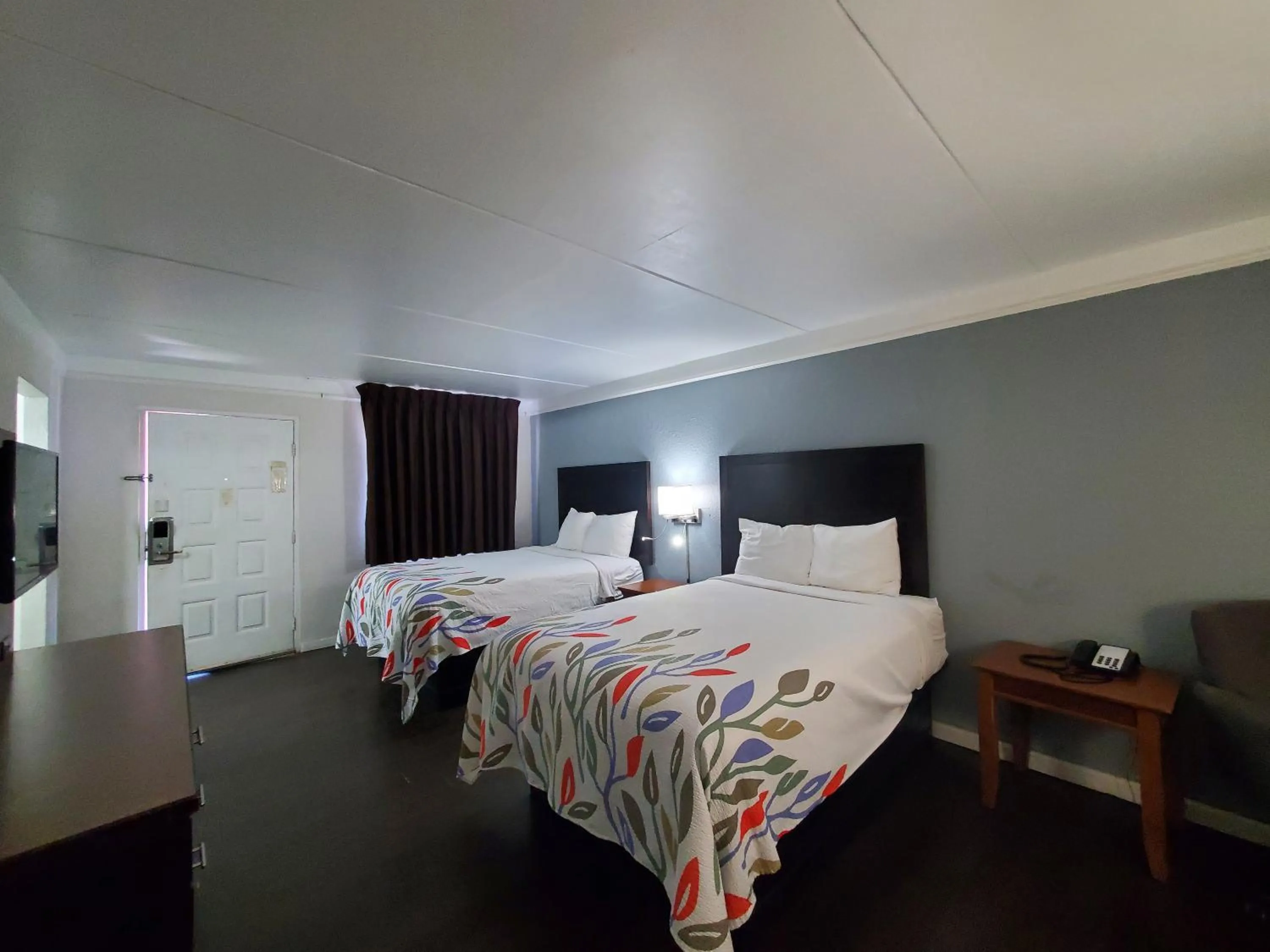 TV and multimedia, Bed in Budget Host Inn- Medical Center