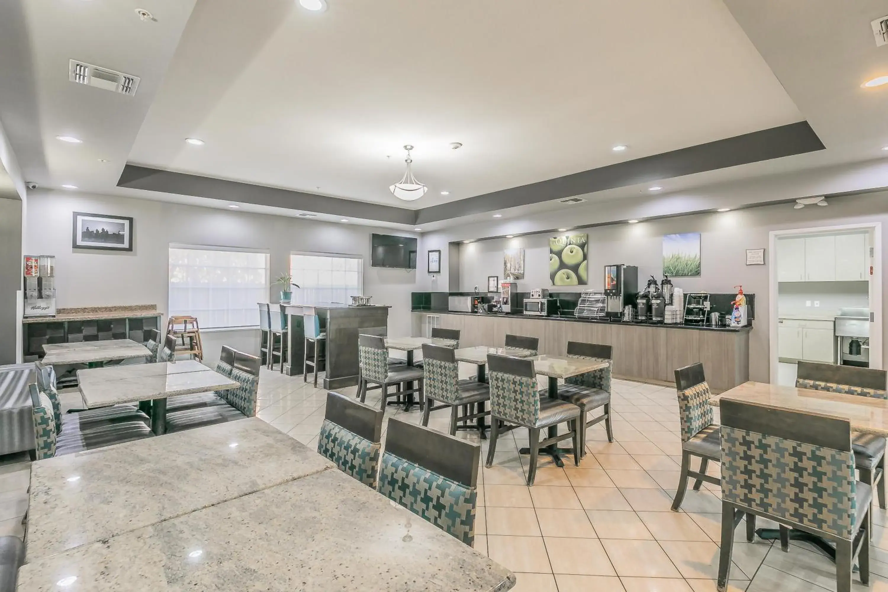 Breakfast in La Quinta by Wyndham Granbury Breakfast in La Quinta by Wyndham Granbury