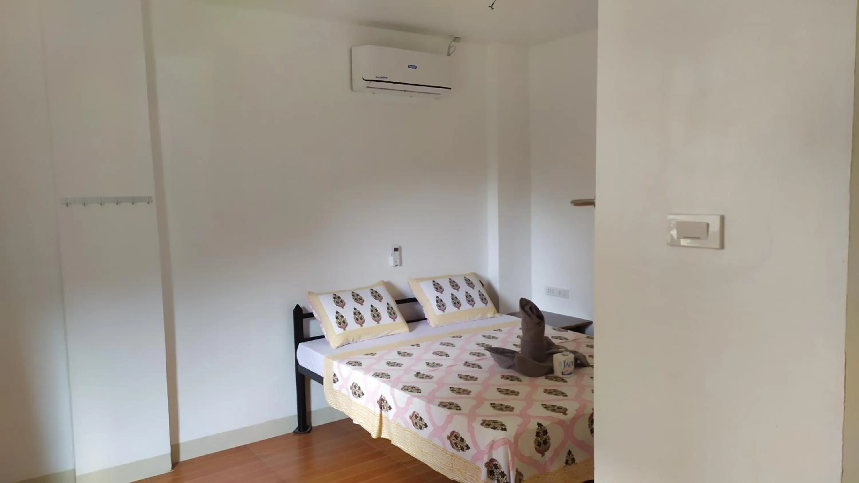 Bed in Hotel Ashoka (Authentic Indian Cuisine)