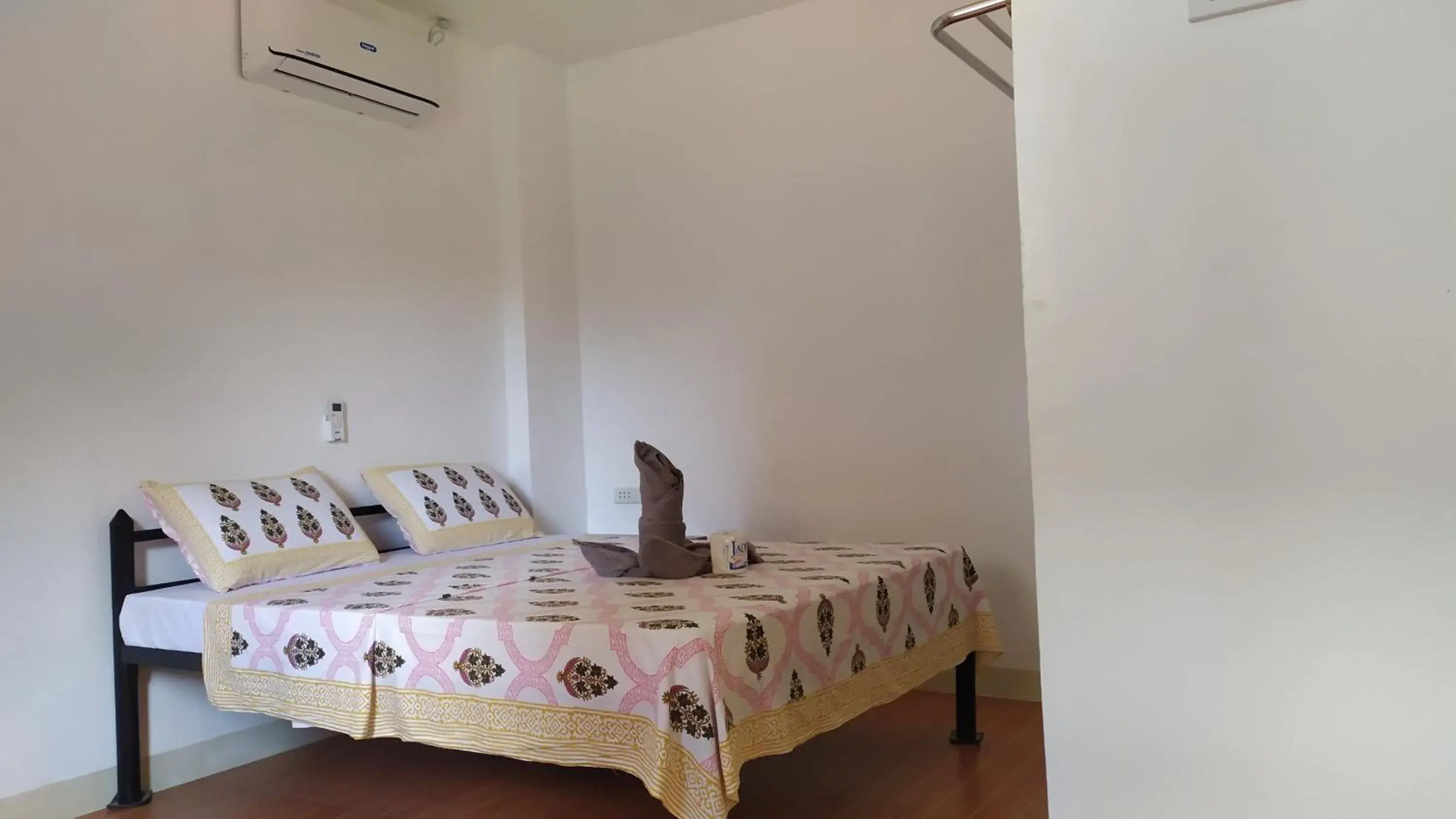 Standard Queen Room in Hotel Ashoka (Authentic Indian Cuisine) Standard Queen Room in Hotel Ashoka (Authentic Indian Cuisine)