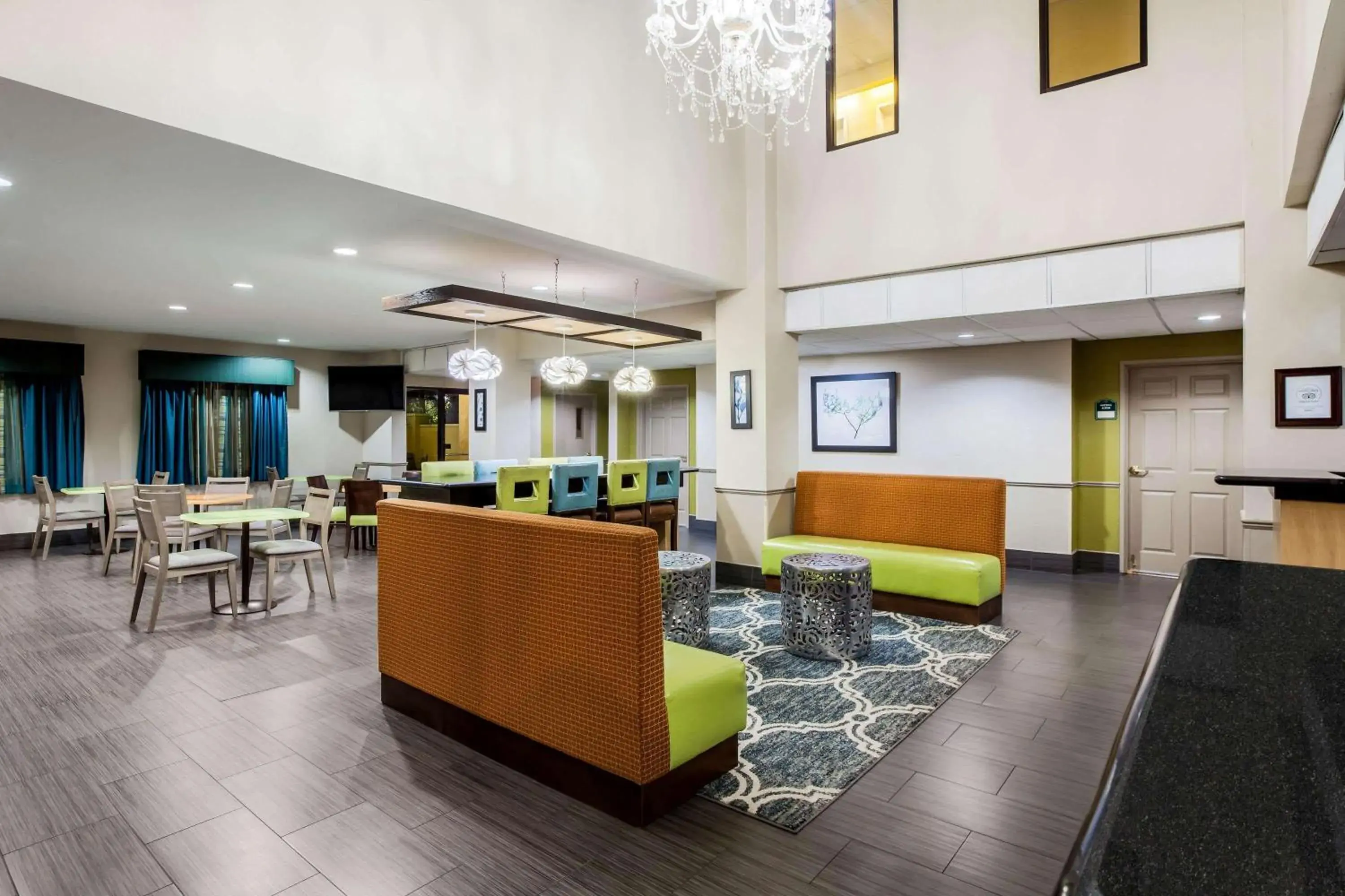 Lobby or reception in La Quinta by Wyndham Pasadena Lobby or reception in La Quinta by Wyndham Pasadena