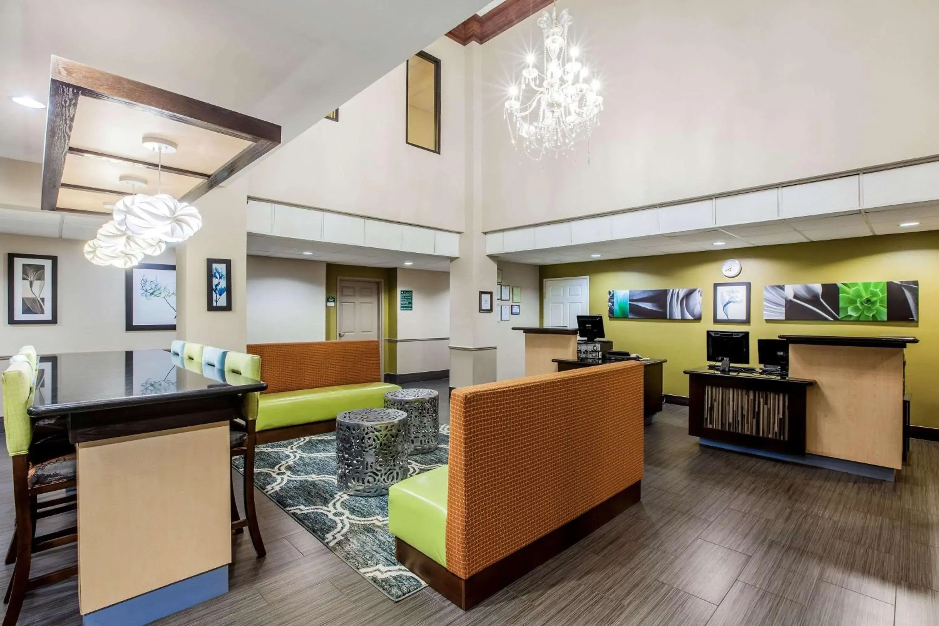 Lobby or reception in La Quinta by Wyndham Pasadena Lobby or reception in La Quinta by Wyndham Pasadena