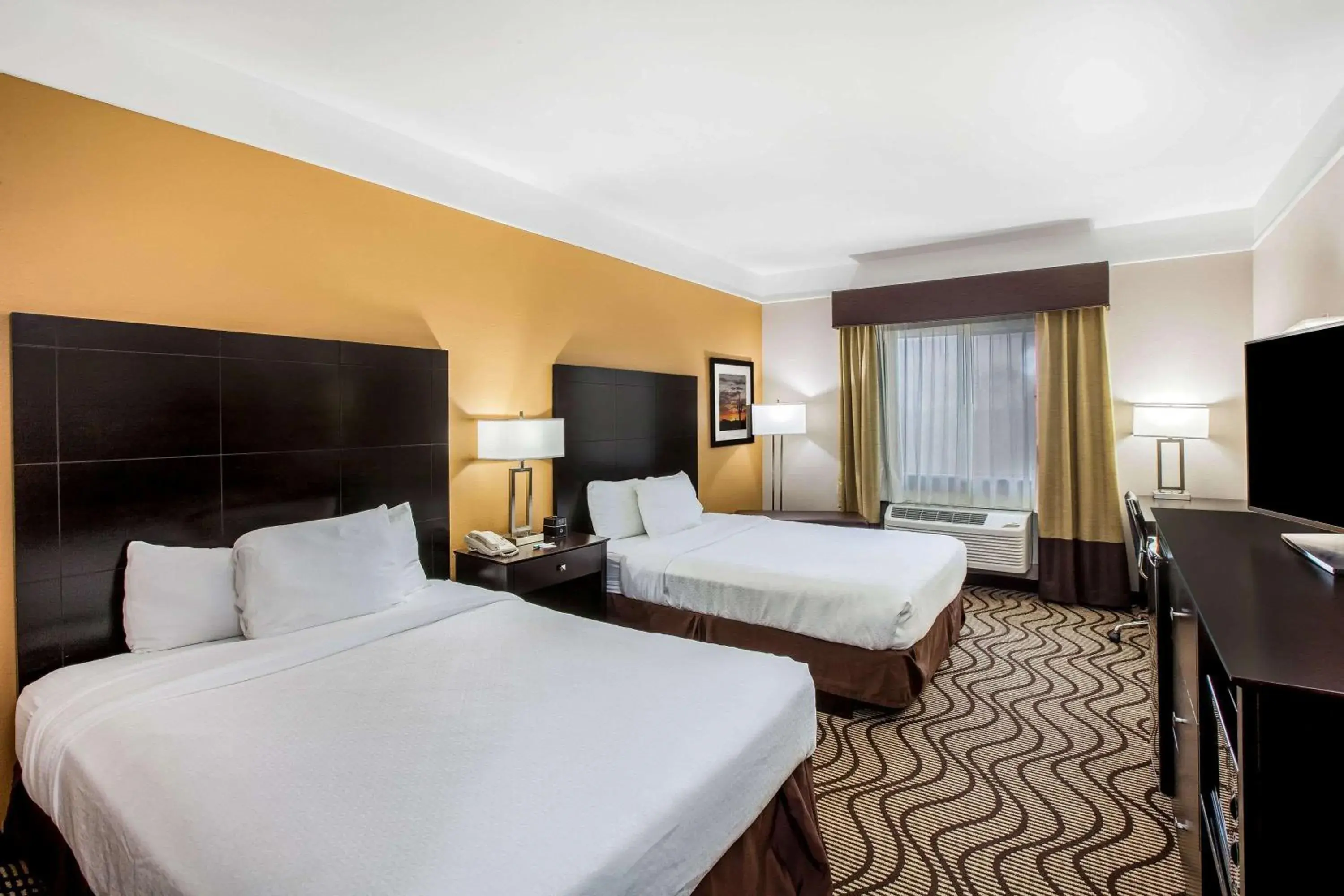 Photo of the whole room in La Quinta by Wyndham Pasadena Photo of the whole room in La Quinta by Wyndham Pasadena