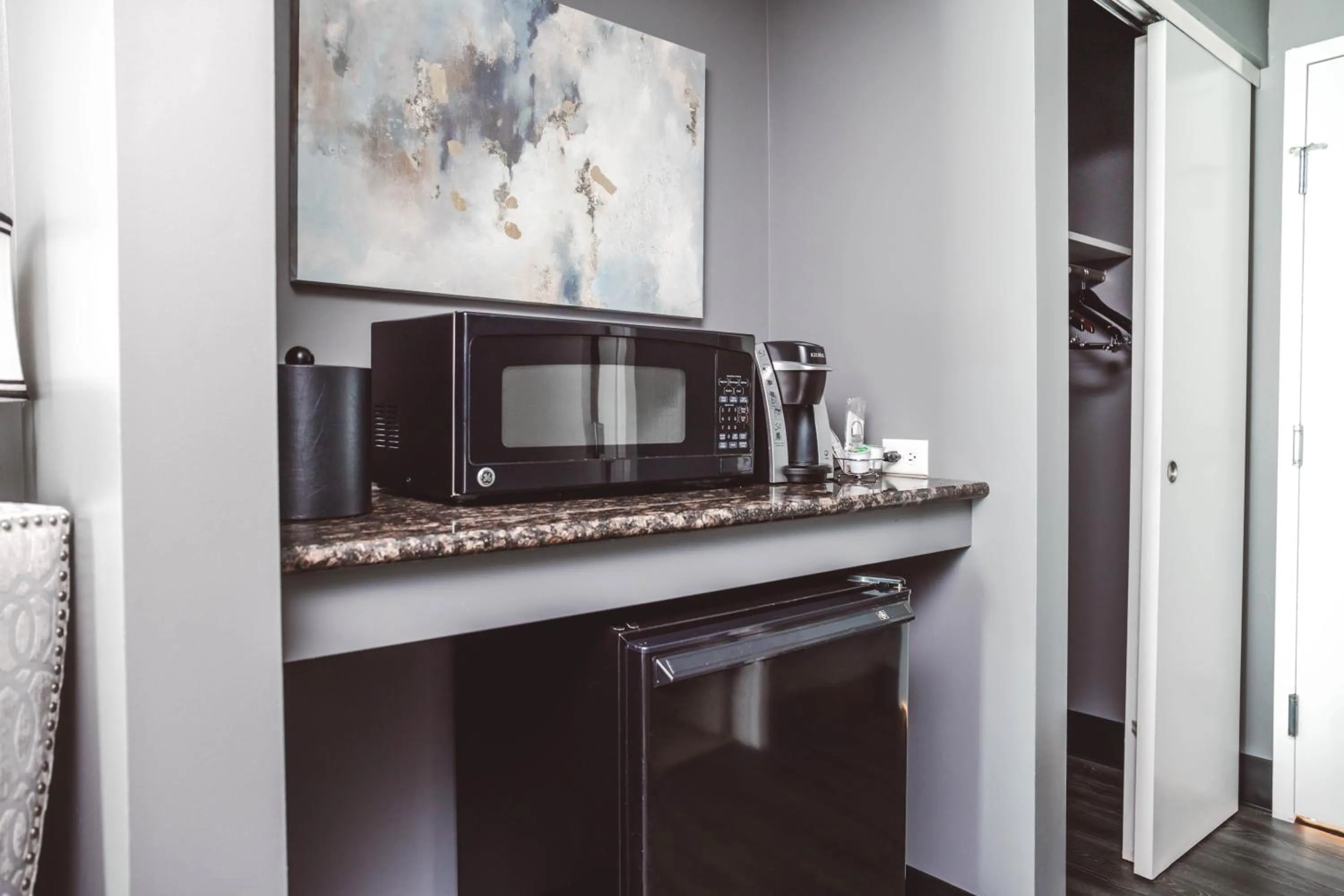 microwave in The Inn On Sheridan