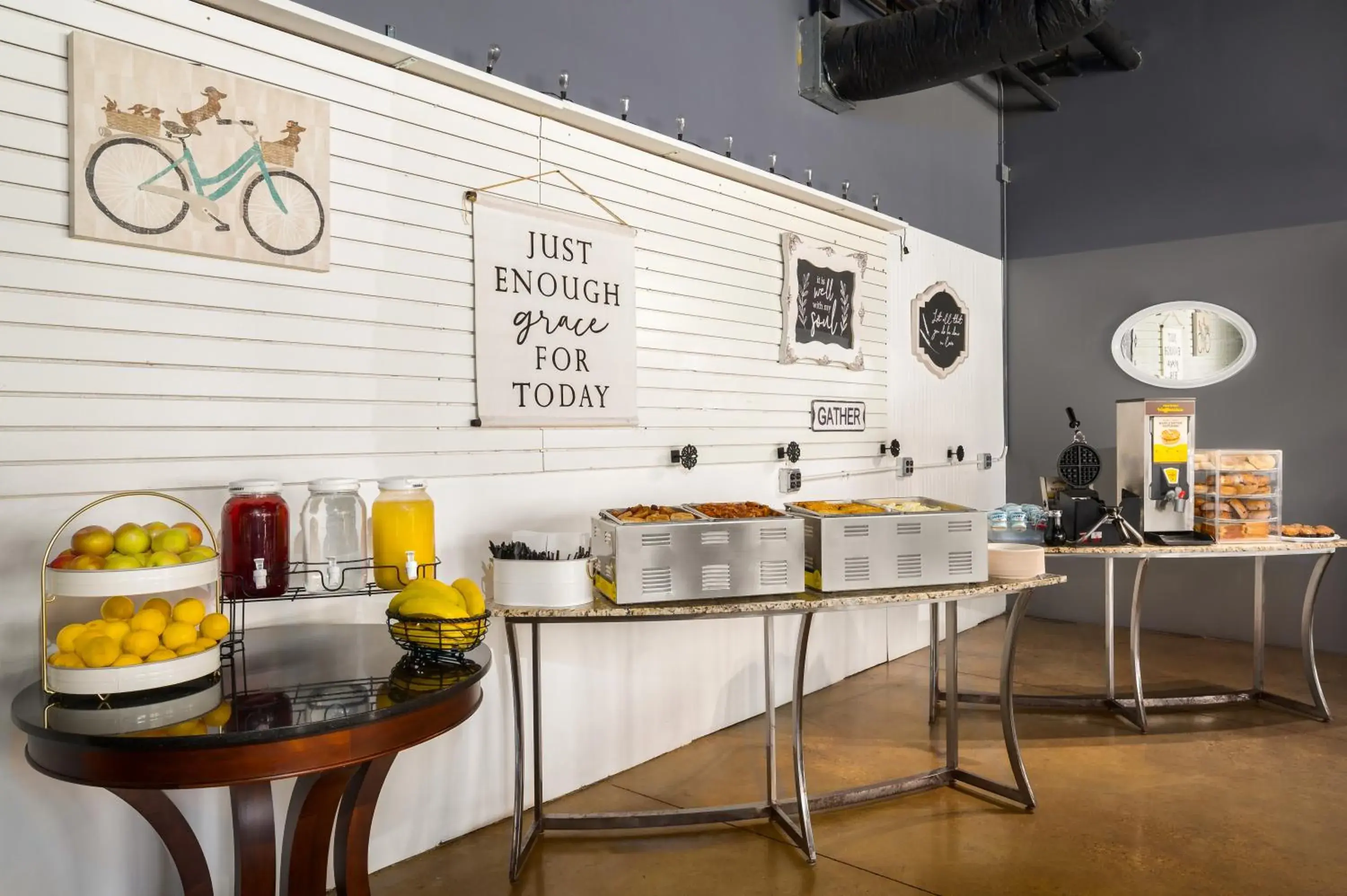 Buffet breakfast in The Inn On Sheridan Buffet breakfast in The Inn On Sheridan