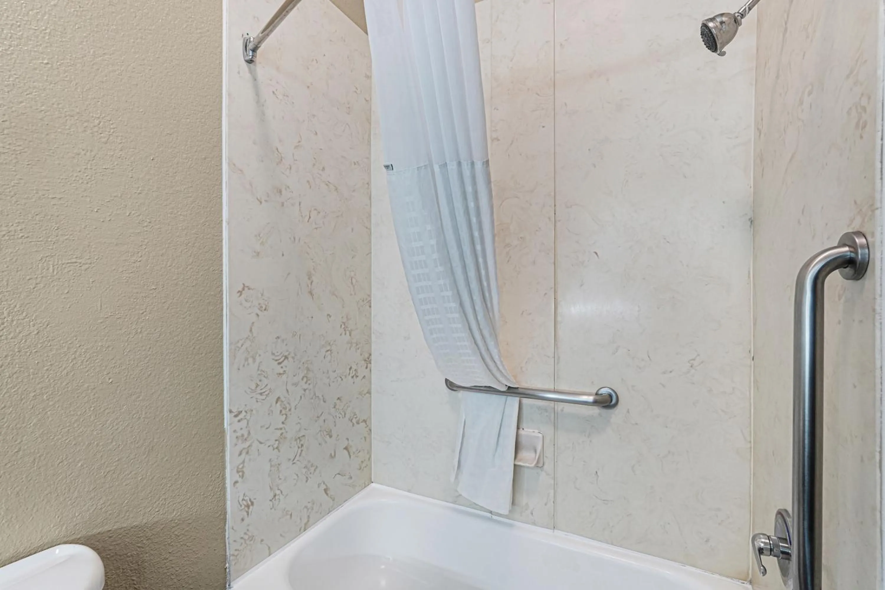 Shower in La Quinta by Wyndham Houston Hobby Airport