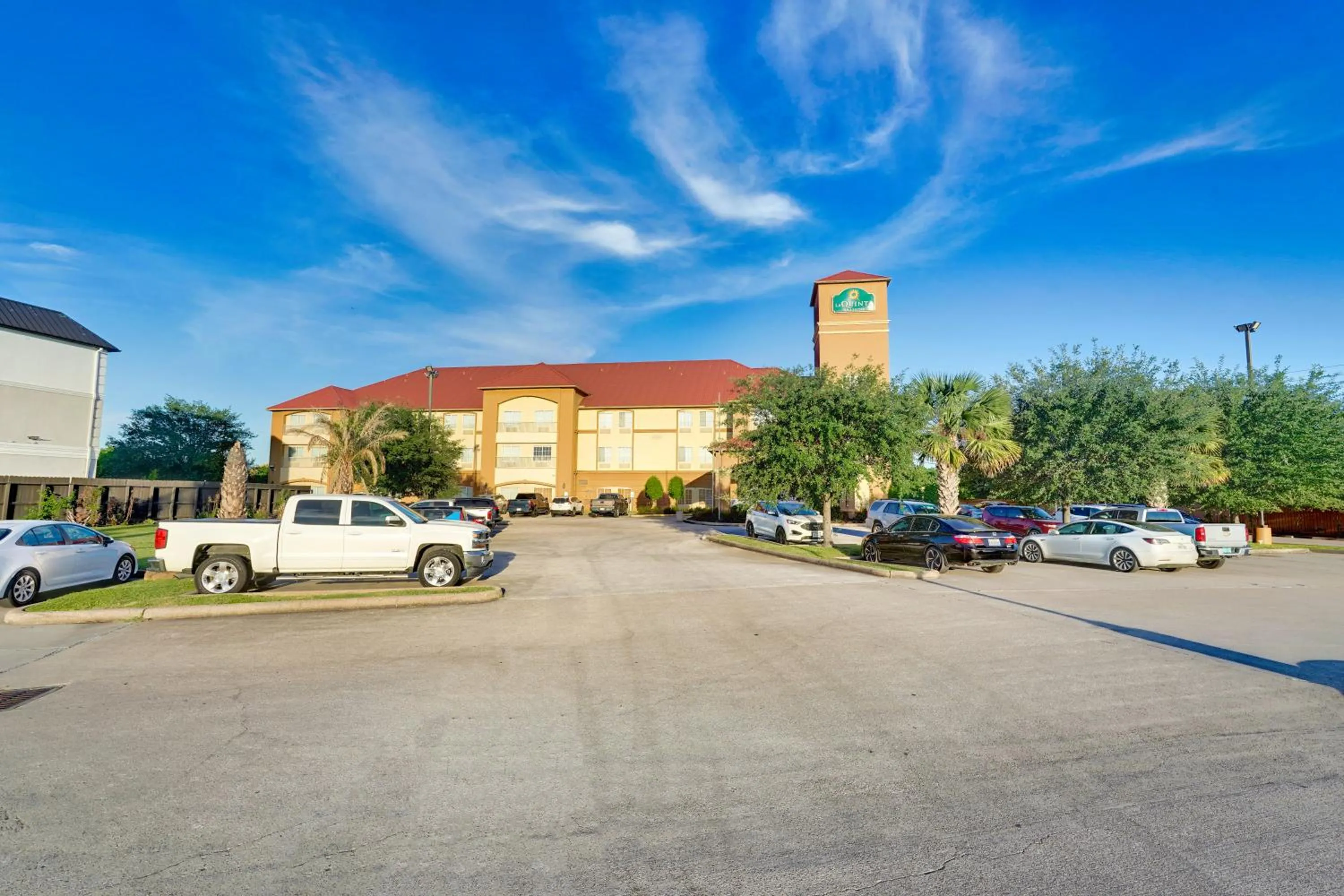 Property building in La Quinta by Wyndham Houston Hobby Airport