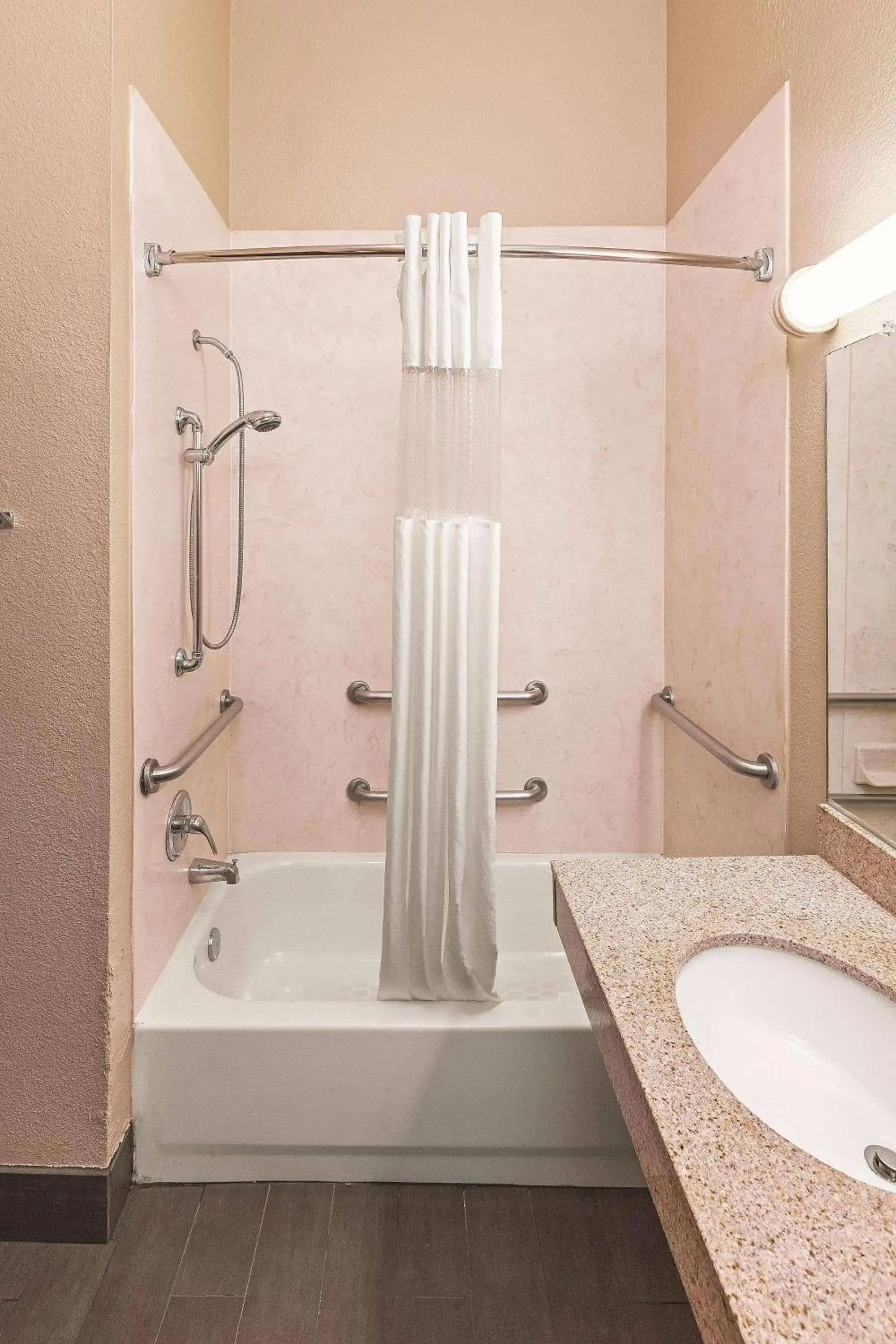 Photo of the whole room in La Quinta by Wyndham Houston Hobby Airport Photo of the whole room in La Quinta by Wyndham Houston Hobby Airport