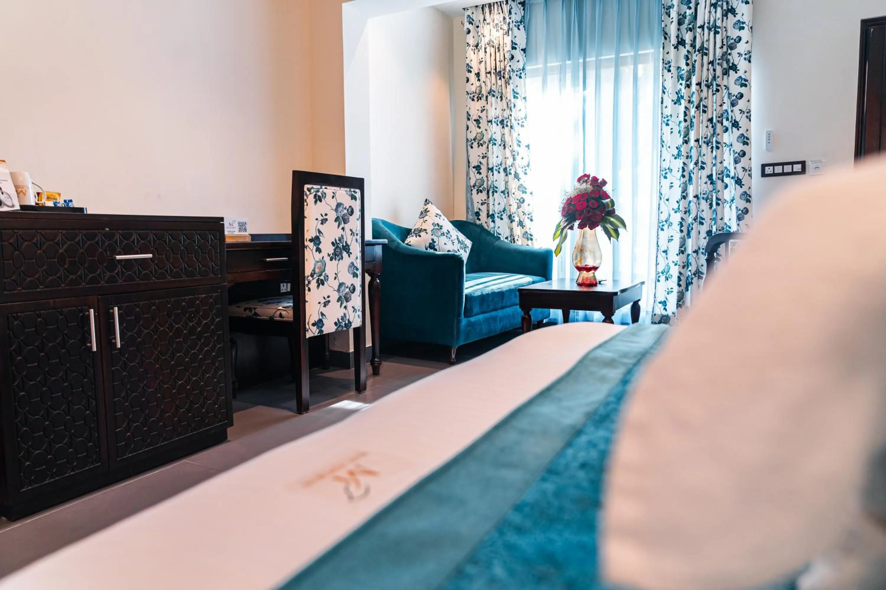 Photo of the whole room, Bed in Manu Maharani Resort