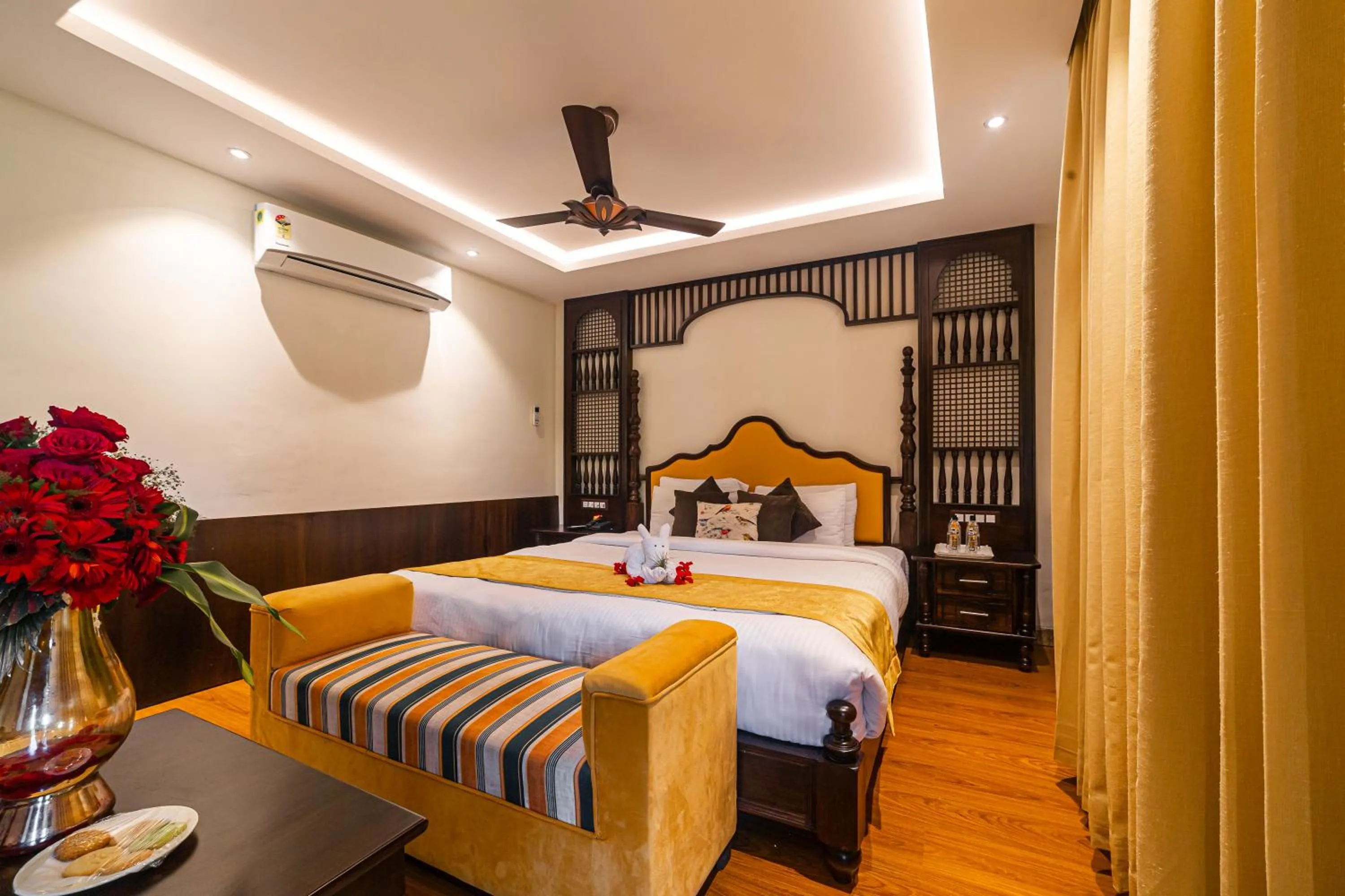 Bedroom, Bed in Manu Maharani Resort